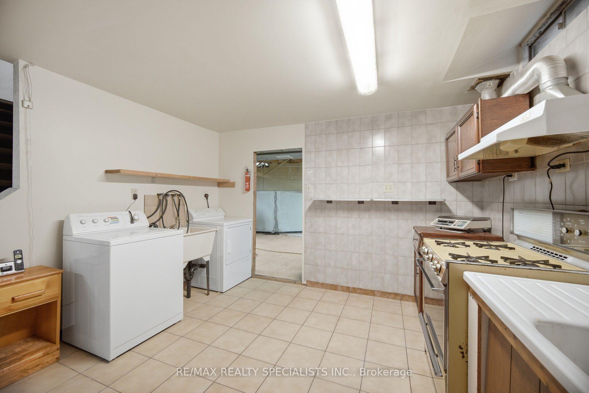 Photo 37 of 18 Jill Crescent, Brampton, Northgate — HOMEH