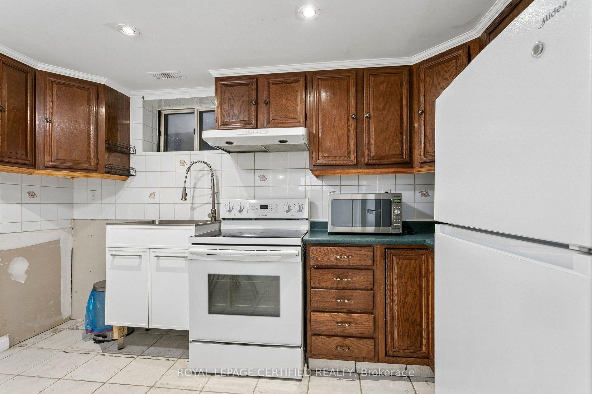 Photo 28 of 33 Donald Avenue, Toronto, Keelesdale-Eglinton West — HOMEH