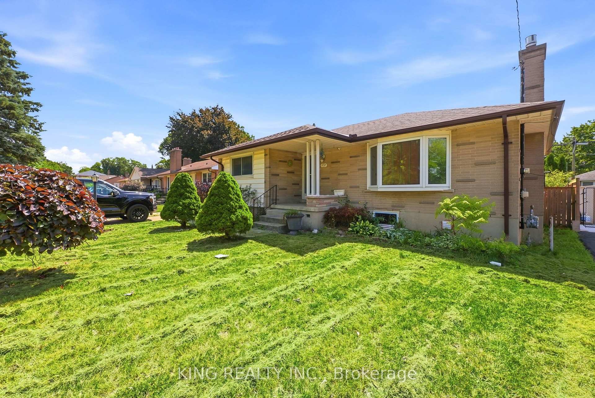 Photo 2 of 1737 Wavell Street, London, East H — HOMEH