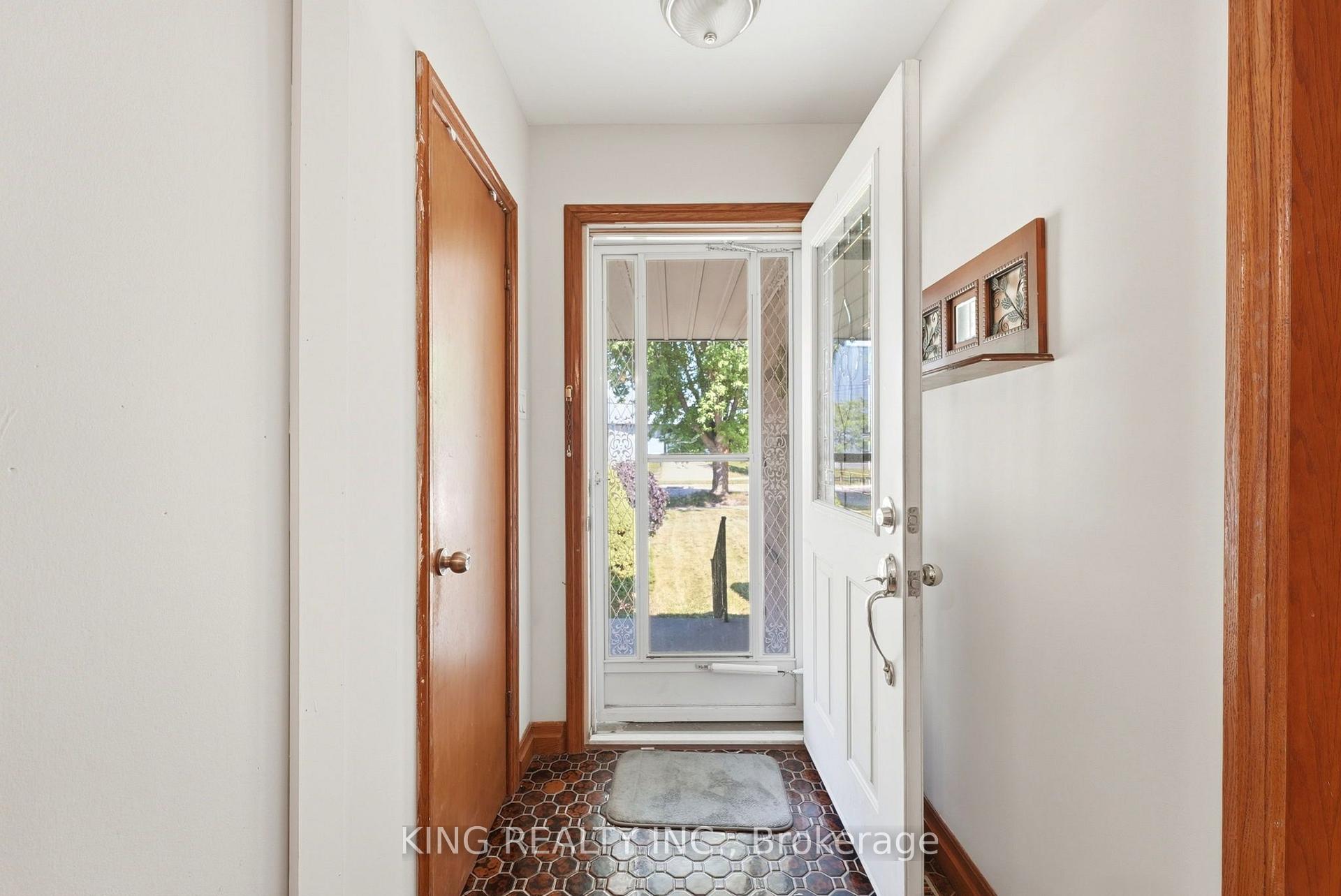 Photo 7 of 1737 Wavell Street, London, East H — HOMEH