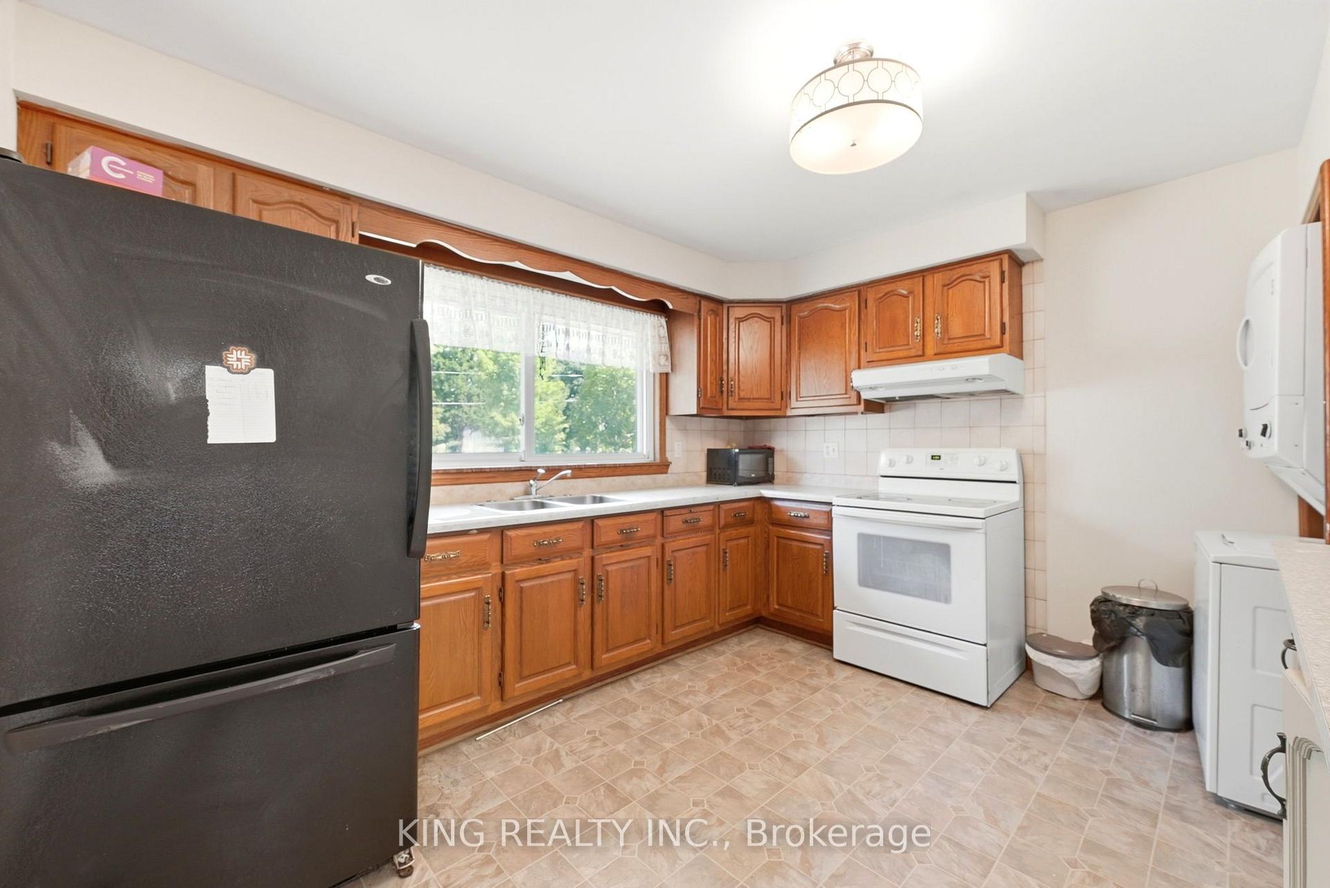 Photo 8 of 1737 Wavell Street, London, East H — HOMEH