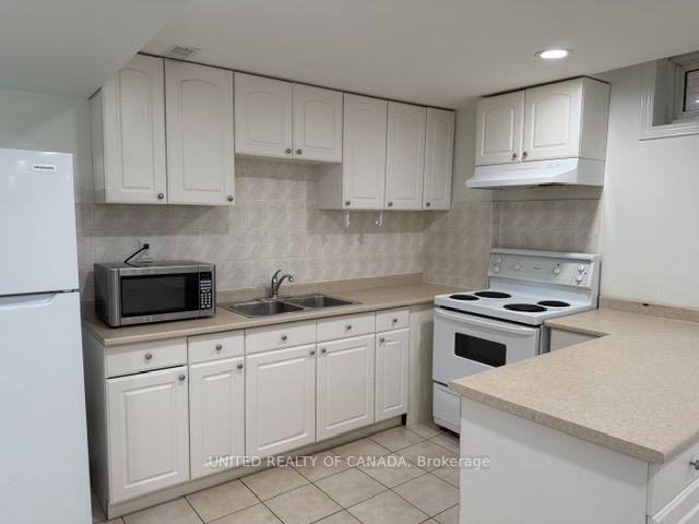 Photo 10 of Unit Basement, 8 Hearthstone Crescent, Richmond Hill, Doncrest — HOMEH