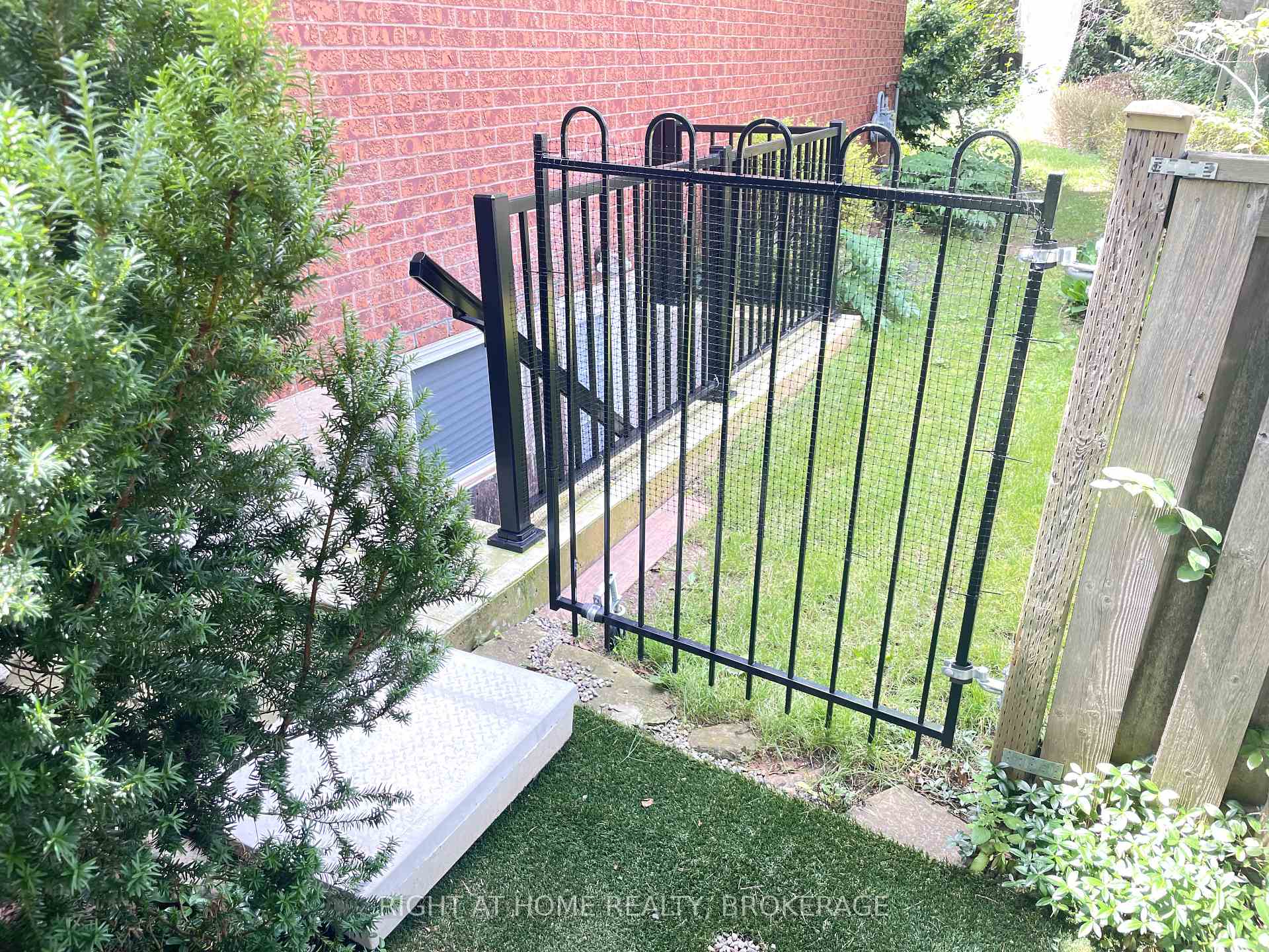 Photo 4 of Unit Lower, 1163 Rosethorne Road, Oakville, Glen Abbey — HOMEH
