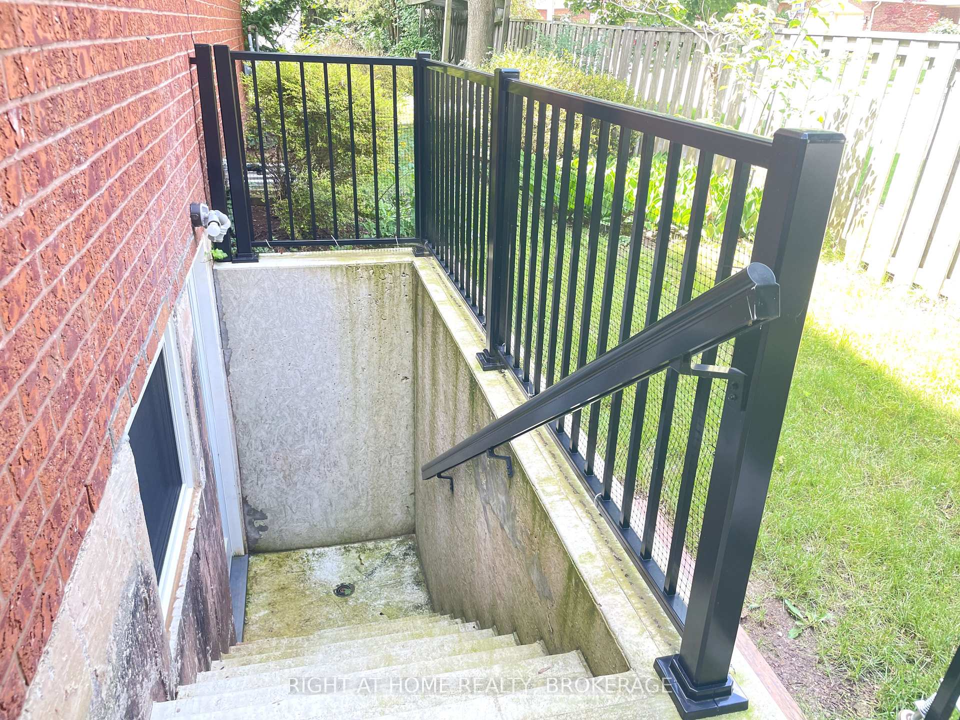 Photo 5 of Unit Lower, 1163 Rosethorne Road, Oakville, Glen Abbey — HOMEH
