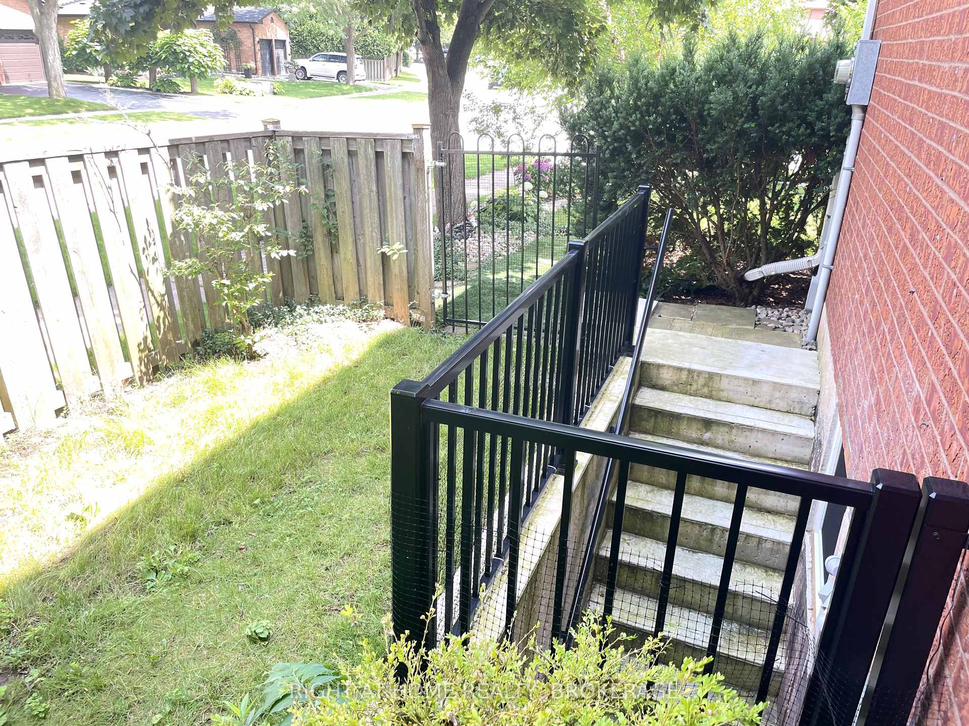 Photo 6 of Unit Lower, 1163 Rosethorne Road, Oakville, Glen Abbey — HOMEH