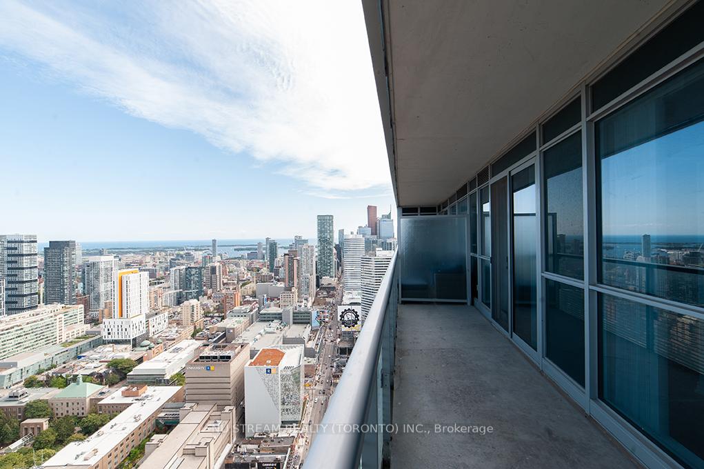 Photo 3 of Unit 4504, 386 Yonge Street, Toronto, Bay Street Corridor — HOMEH