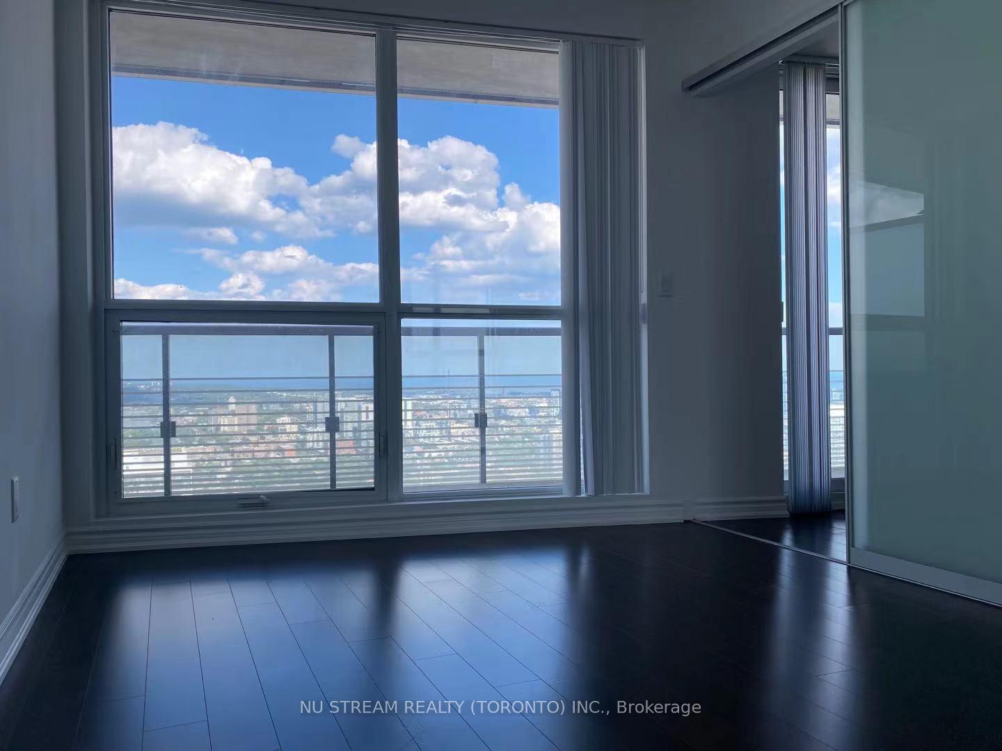 Photo 5 of Unit 4504, 386 Yonge Street, Toronto, Bay Street Corridor — HOMEH