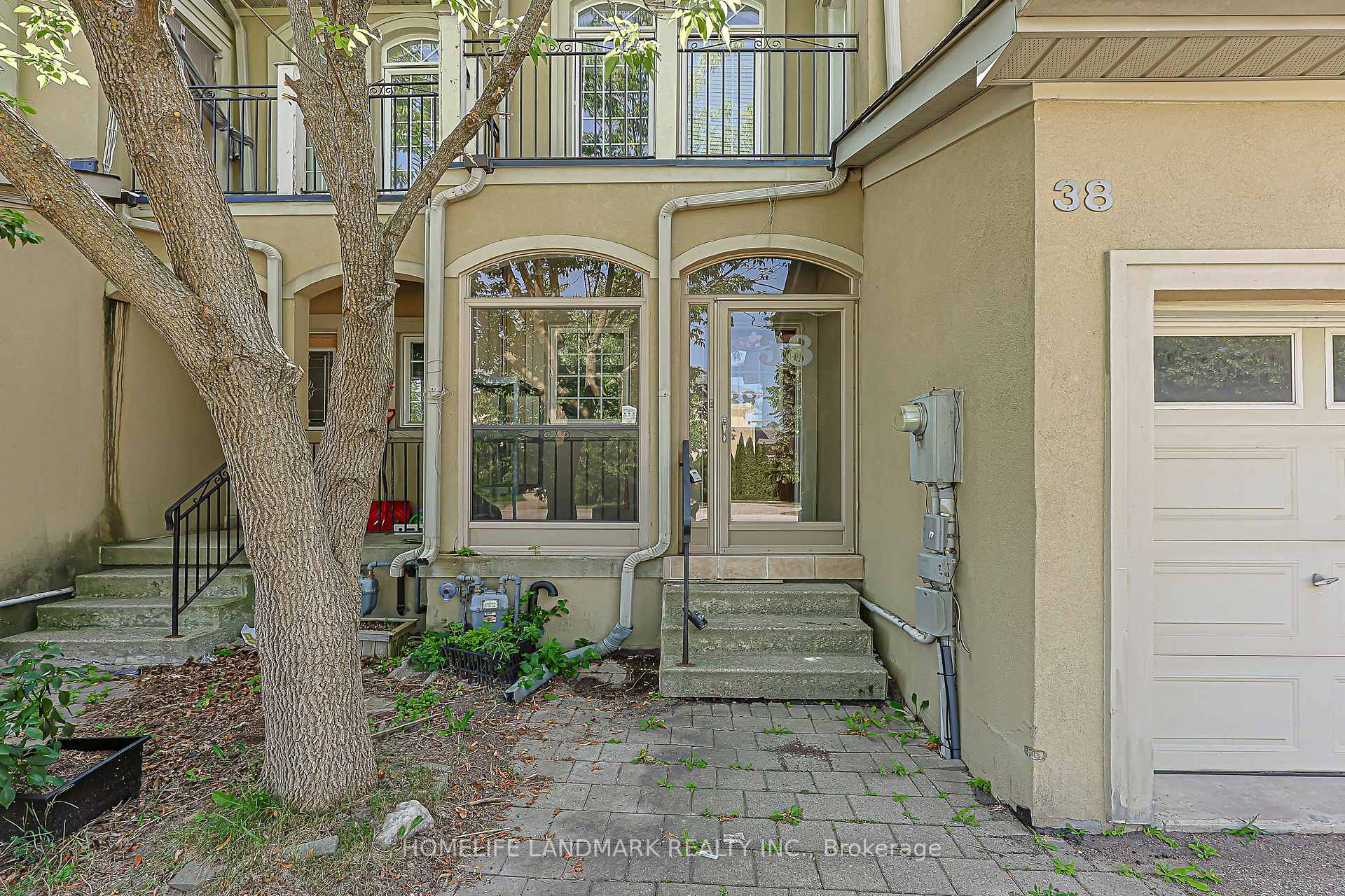 Photo 2 of 38 Romance Drive, Richmond Hill, Rouge Woods — HOMEH