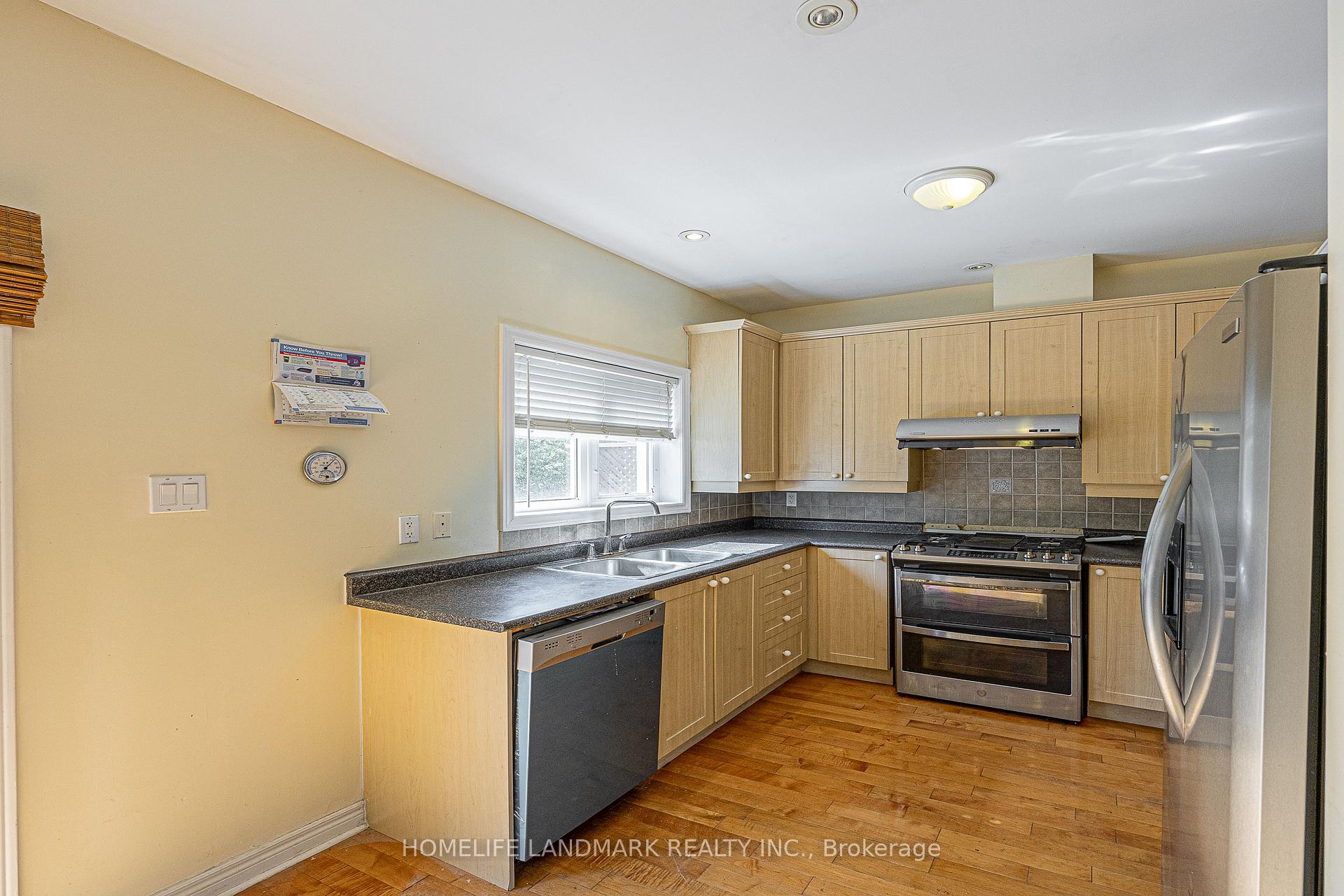 Photo 10 of 38 Romance Drive, Richmond Hill, Rouge Woods — HOMEH