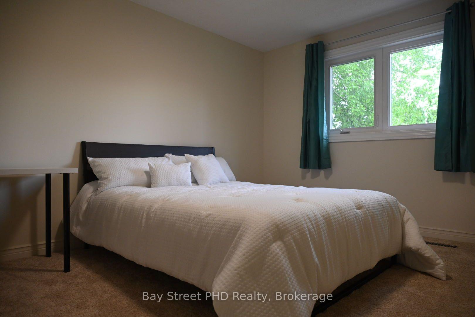 Front of Unit unit A, 1746 featherston Court