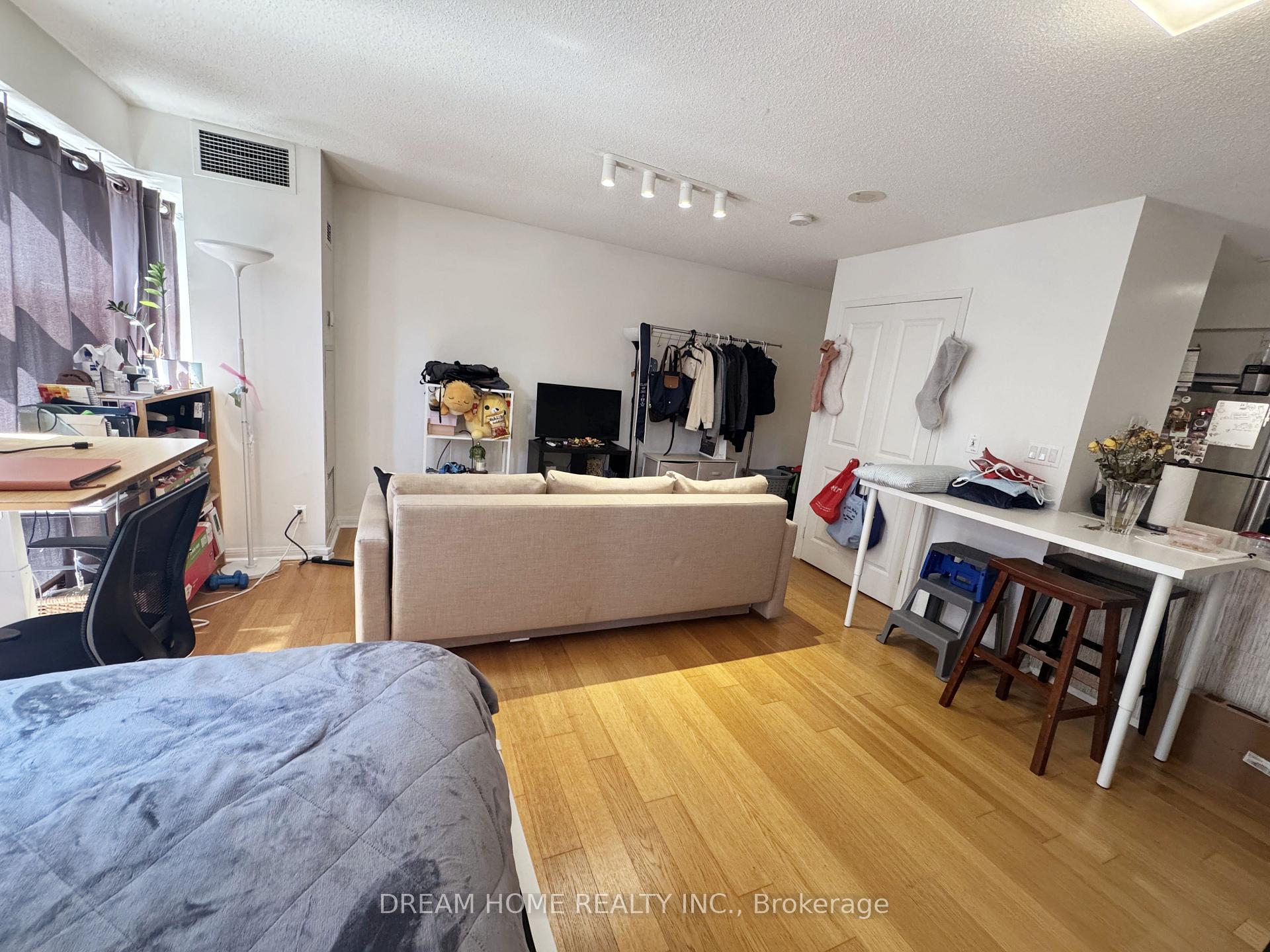 Photo 3 of Unit #912, 11 St Joseph Street, Toronto, Bay Street Corridor — HOMEH