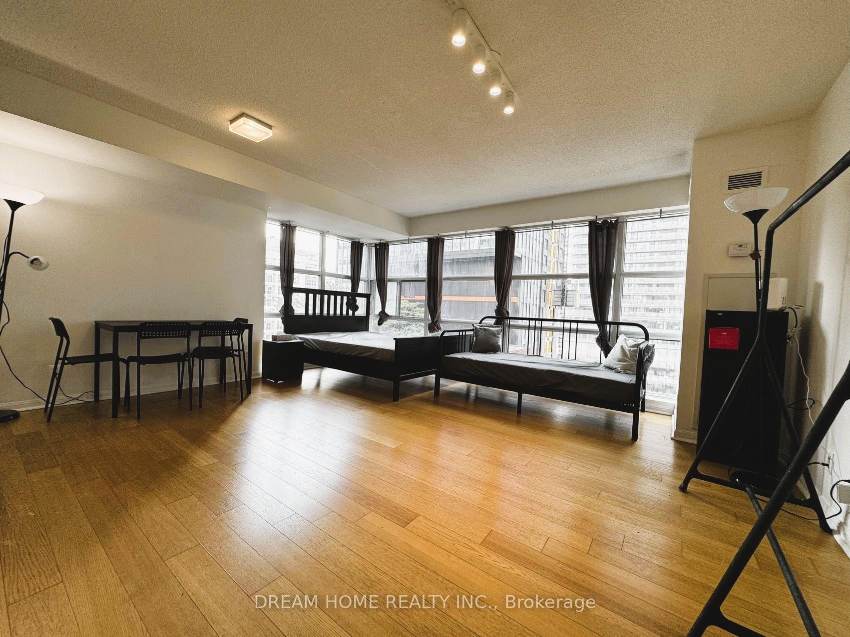 Photo 5 of Unit #912, 11 St Joseph Street, Toronto, Bay Street Corridor — HOMEH