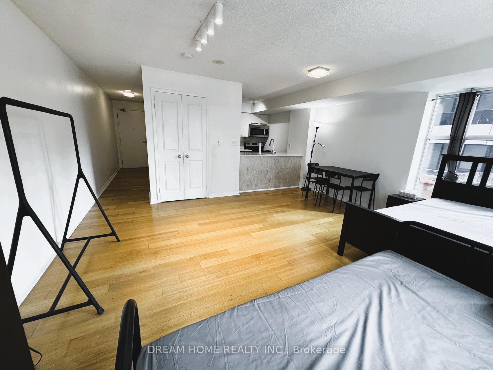 Photo 8 of Unit #912, 11 St Joseph Street, Toronto, Bay Street Corridor — HOMEH
