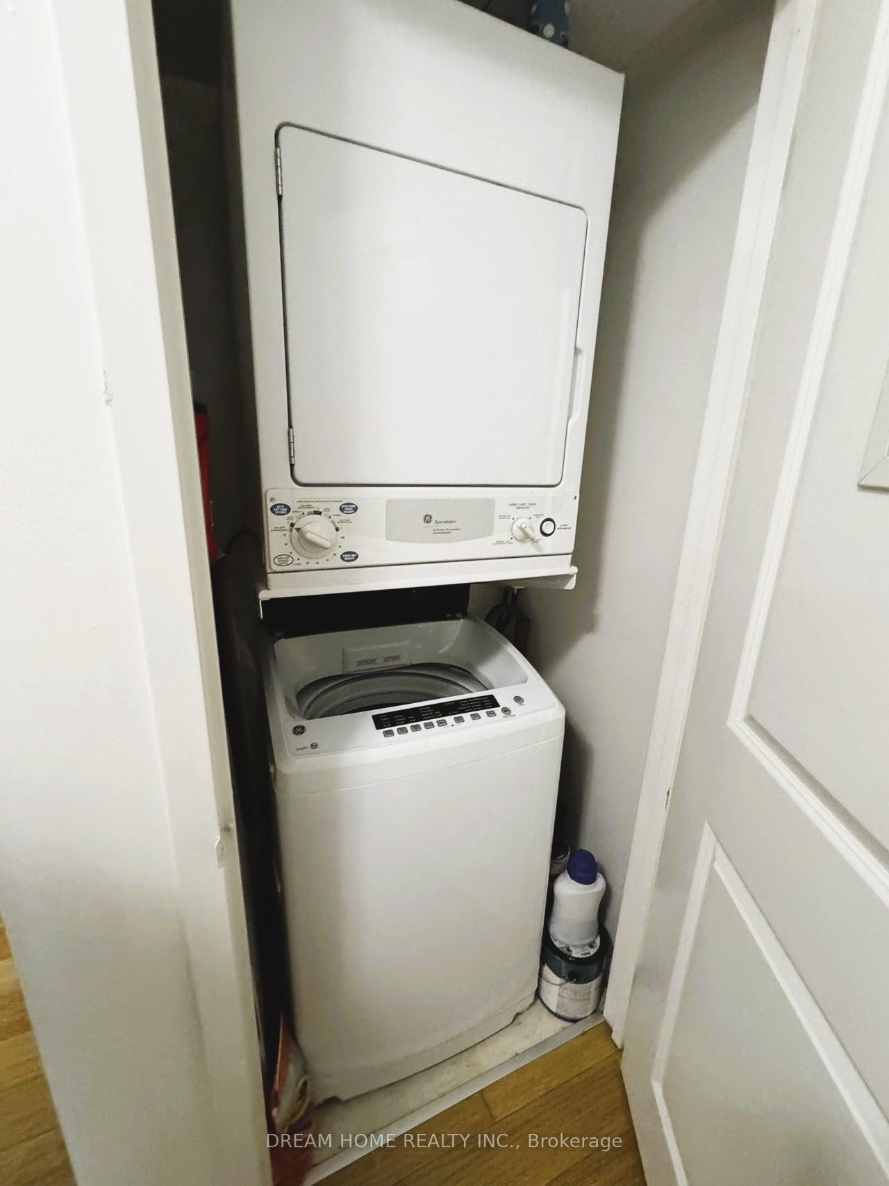 Photo 12 of Unit #912, 11 St Joseph Street, Toronto, Bay Street Corridor — HOMEH
