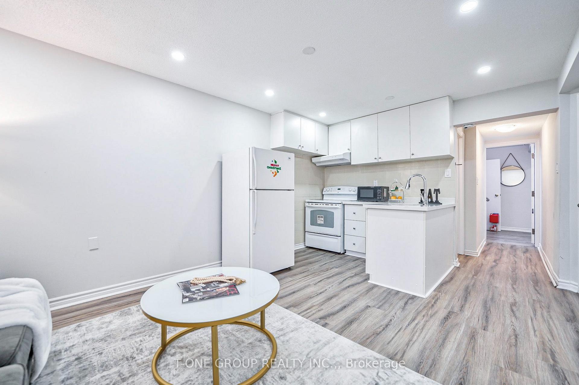 Photo 1 of 18 Castle Hill Drive, Scarborough, L'Amoreaux — HOMEH