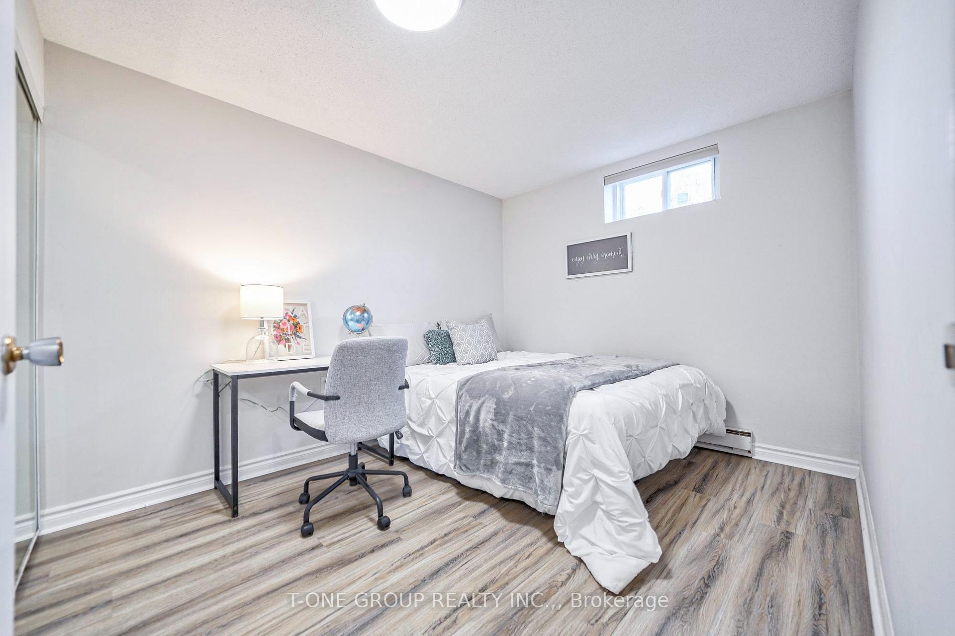 Photo 6 of 18 Castle Hill Drive, Scarborough, L'Amoreaux — HOMEH