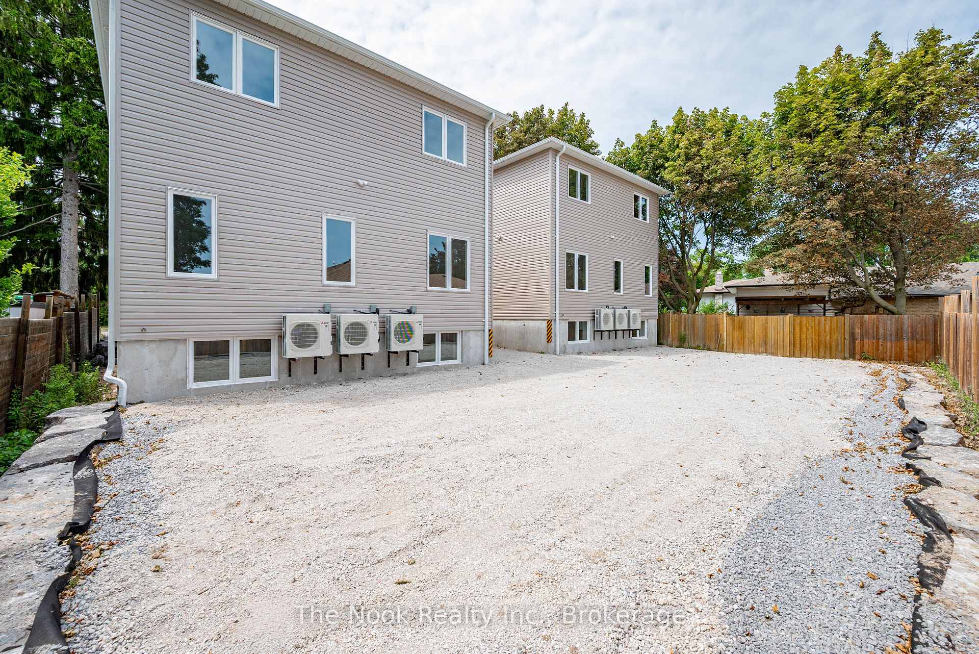 Photo 10 of Unit 3, 399 Thorton Road N, Oshawa, McLaughlin — HOMEH