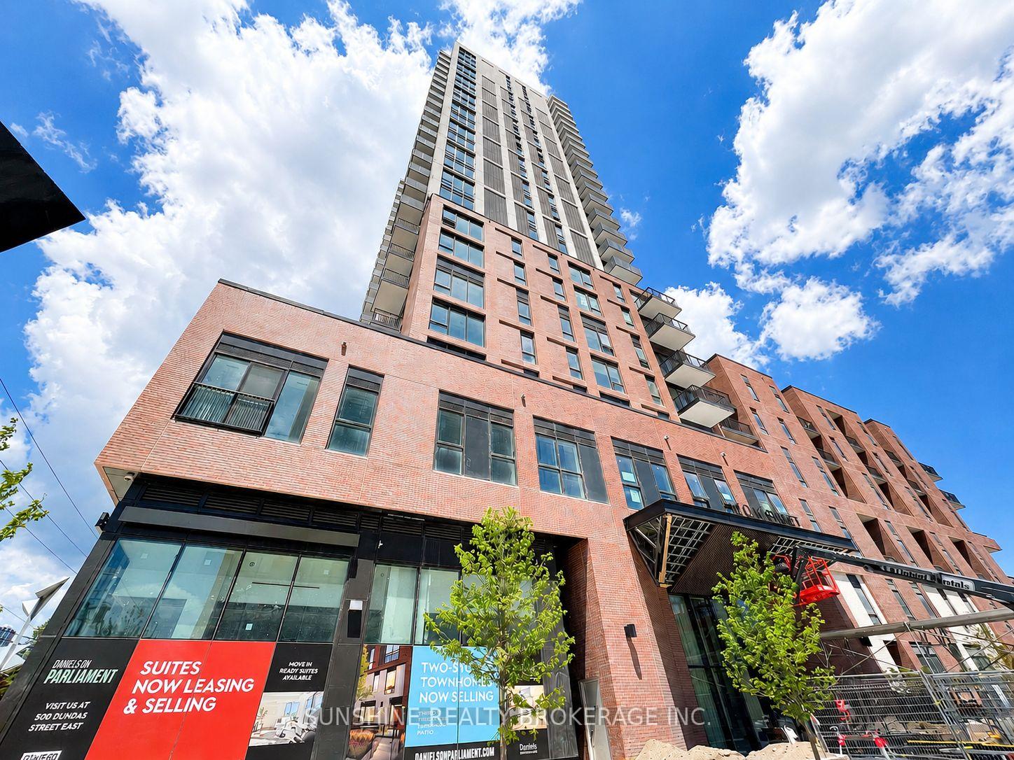 Front of Unit 609, 10 Oak Street