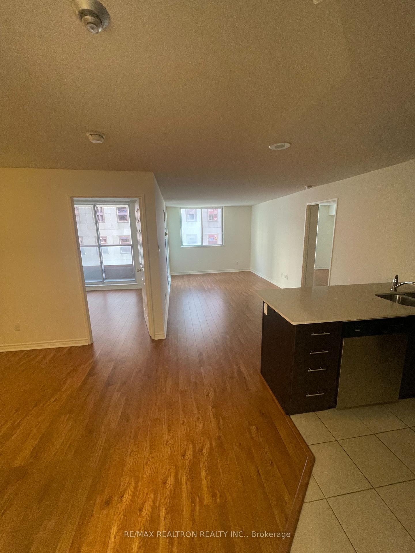 Photo 2 of Unit 1003, 736 Bay Street, Toronto, Bay Street Corridor — HOMEH