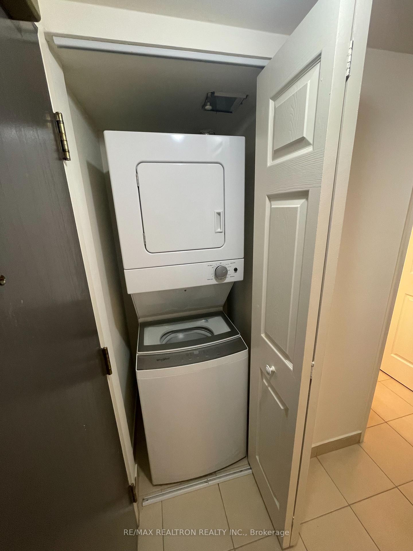 Photo 4 of Unit 1003, 736 Bay Street, Toronto, Bay Street Corridor — HOMEH