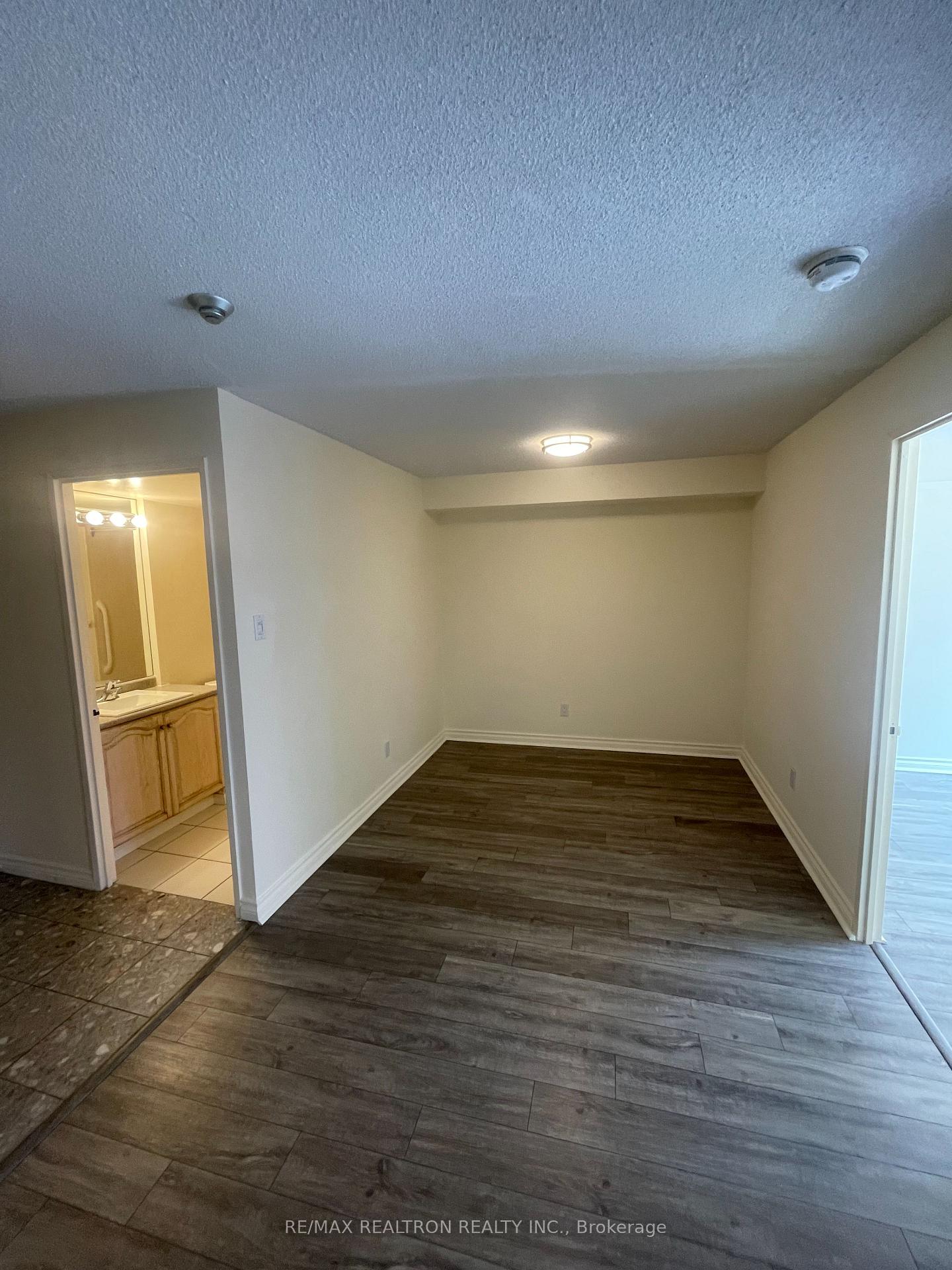 Photo 5 of Unit 1003, 736 Bay Street, Toronto, Bay Street Corridor — HOMEH