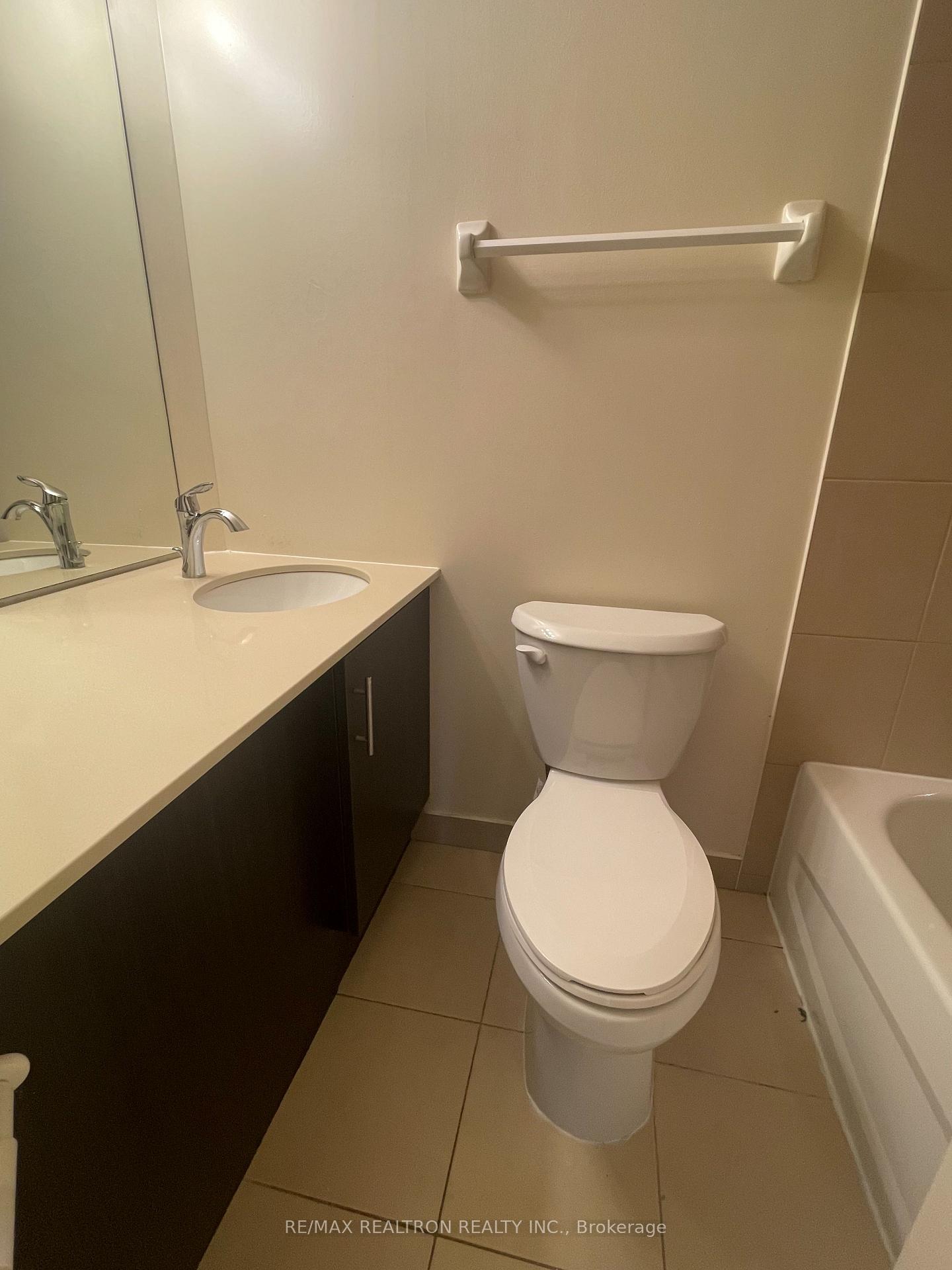 Photo 7 of Unit 1003, 736 Bay Street, Toronto, Bay Street Corridor — HOMEH