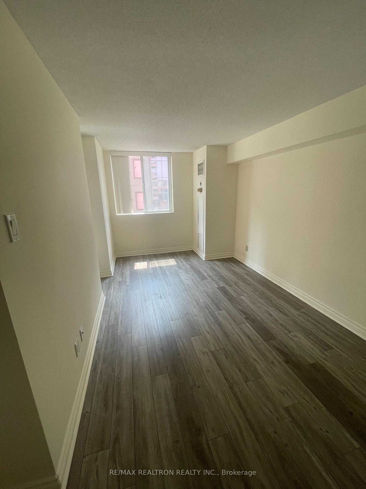 Photo 8 of Unit 1003, 736 Bay Street, Toronto, Bay Street Corridor — HOMEH