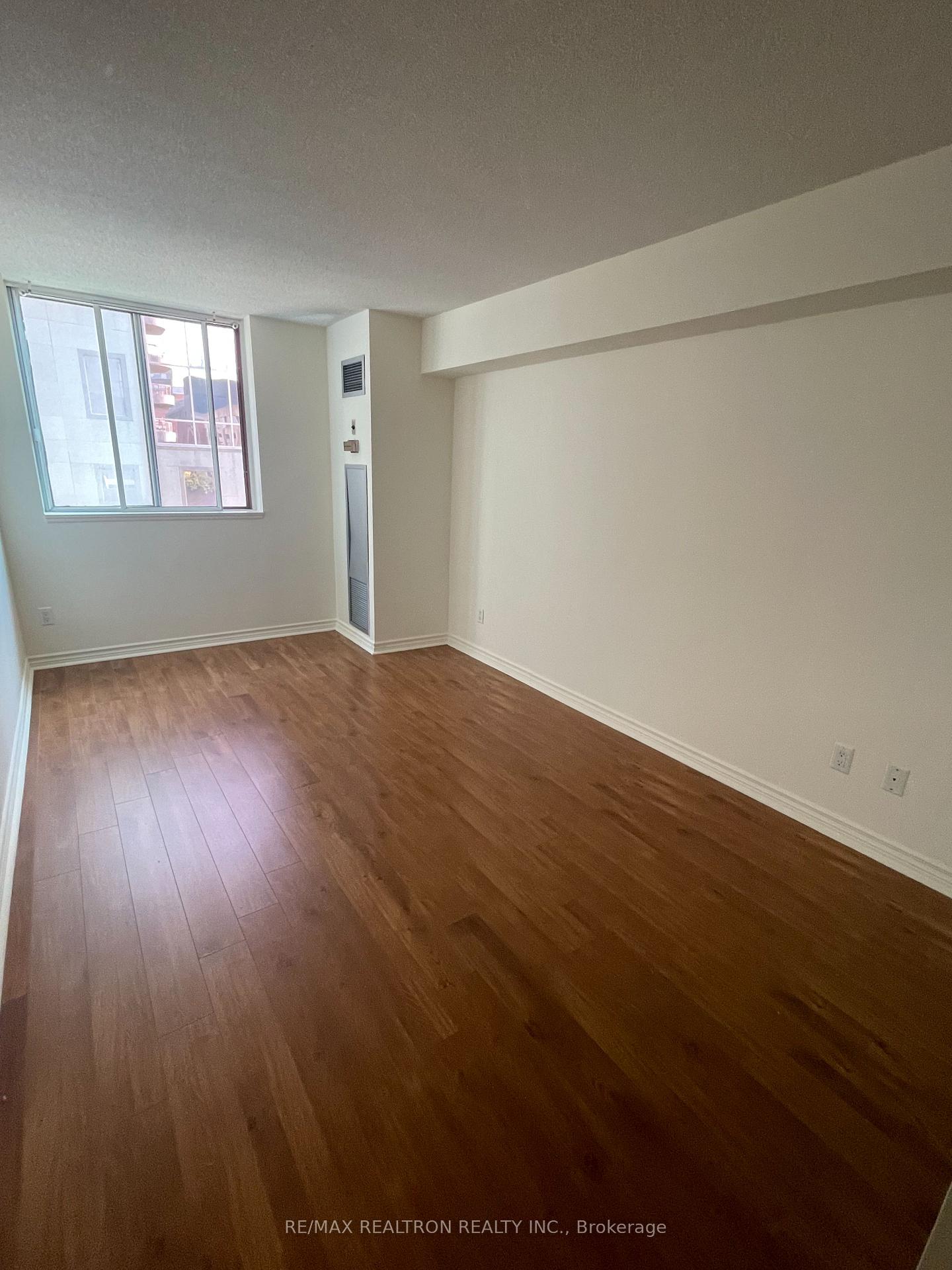 Photo 10 of Unit 1003, 736 Bay Street, Toronto, Bay Street Corridor — HOMEH