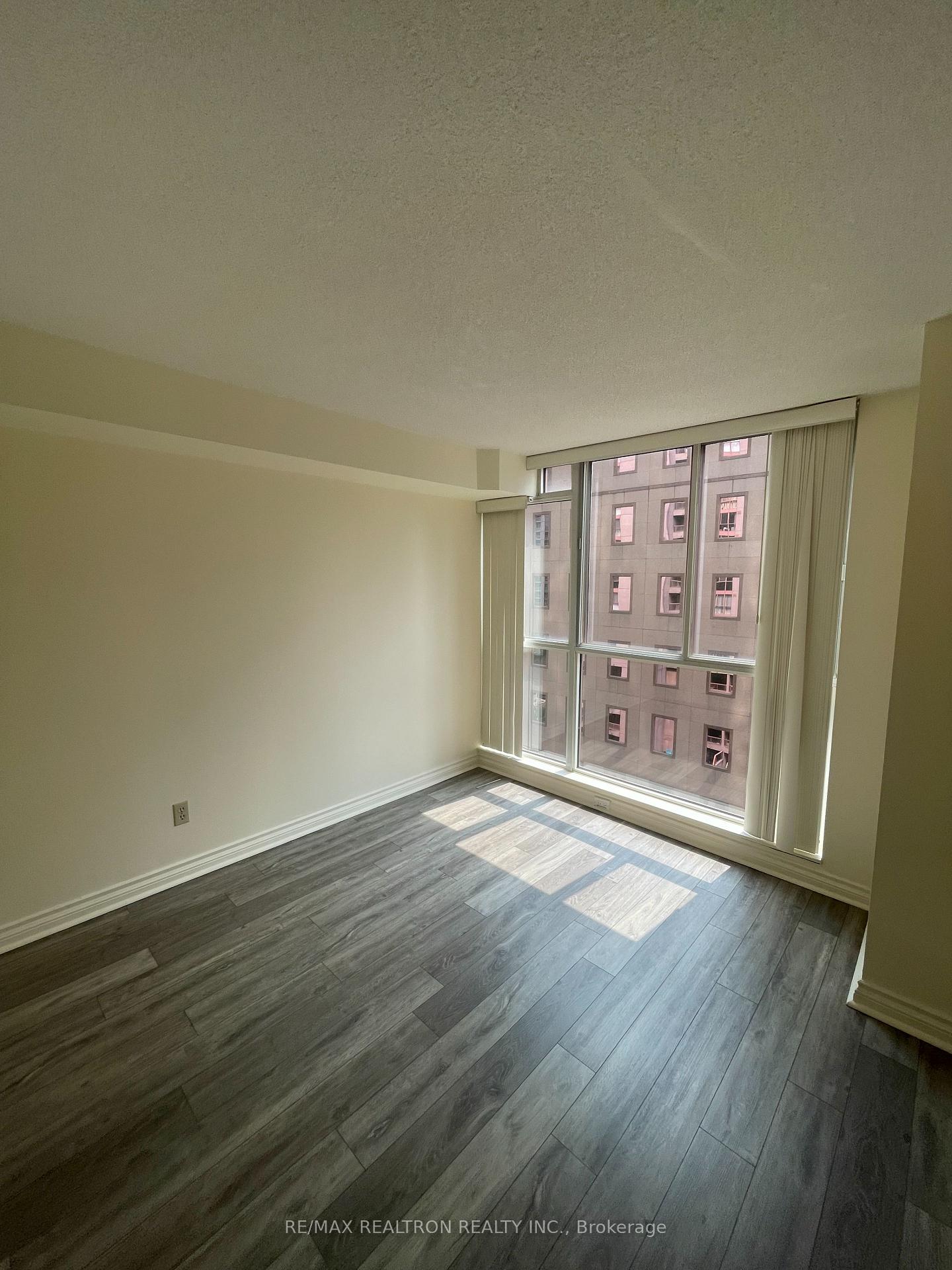 Photo 12 of Unit 1003, 736 Bay Street, Toronto, Bay Street Corridor — HOMEH