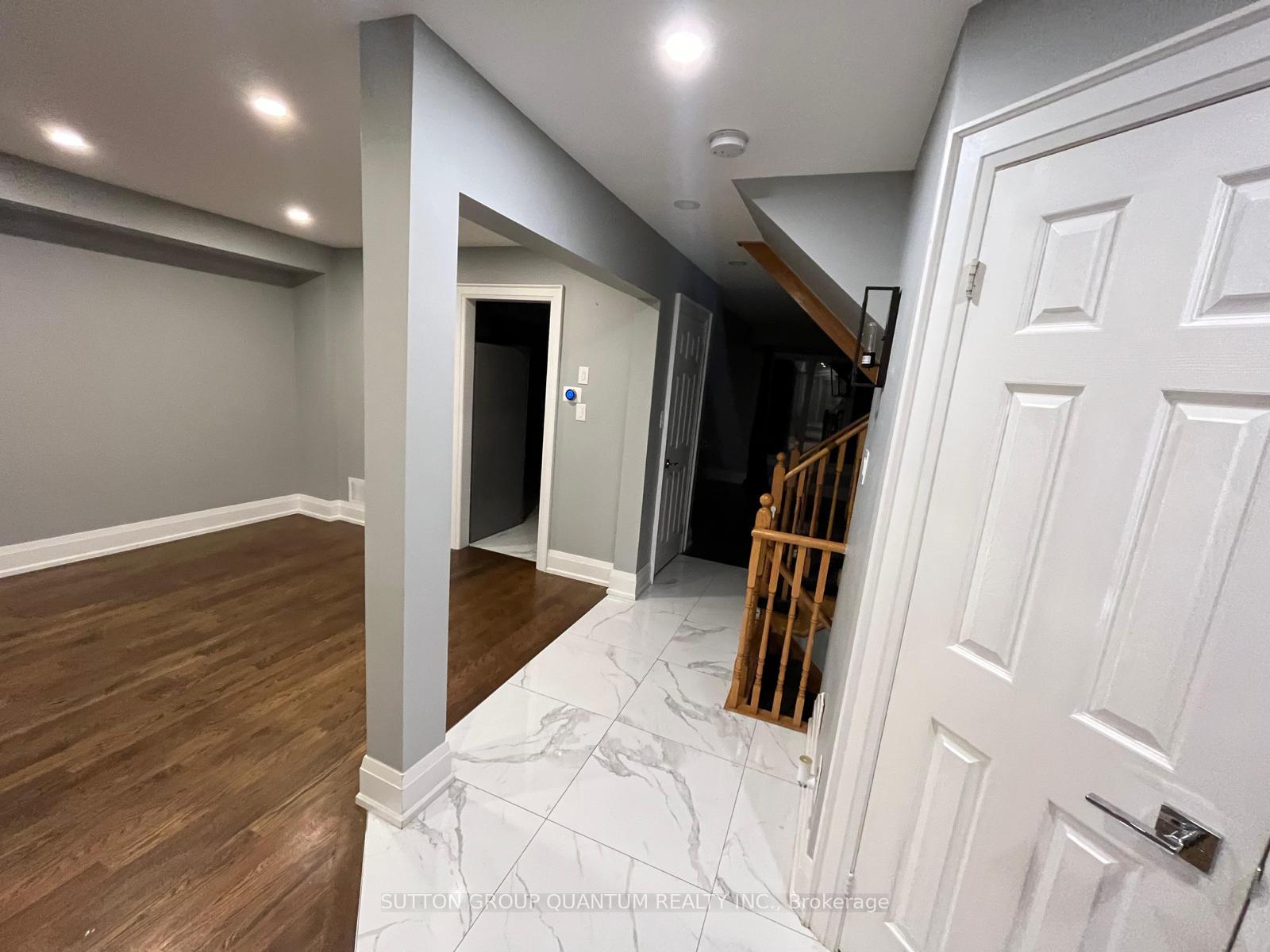 Photo 3 of 135 Mowat Crescent, Halton Hills, Georgetown — HOMEH