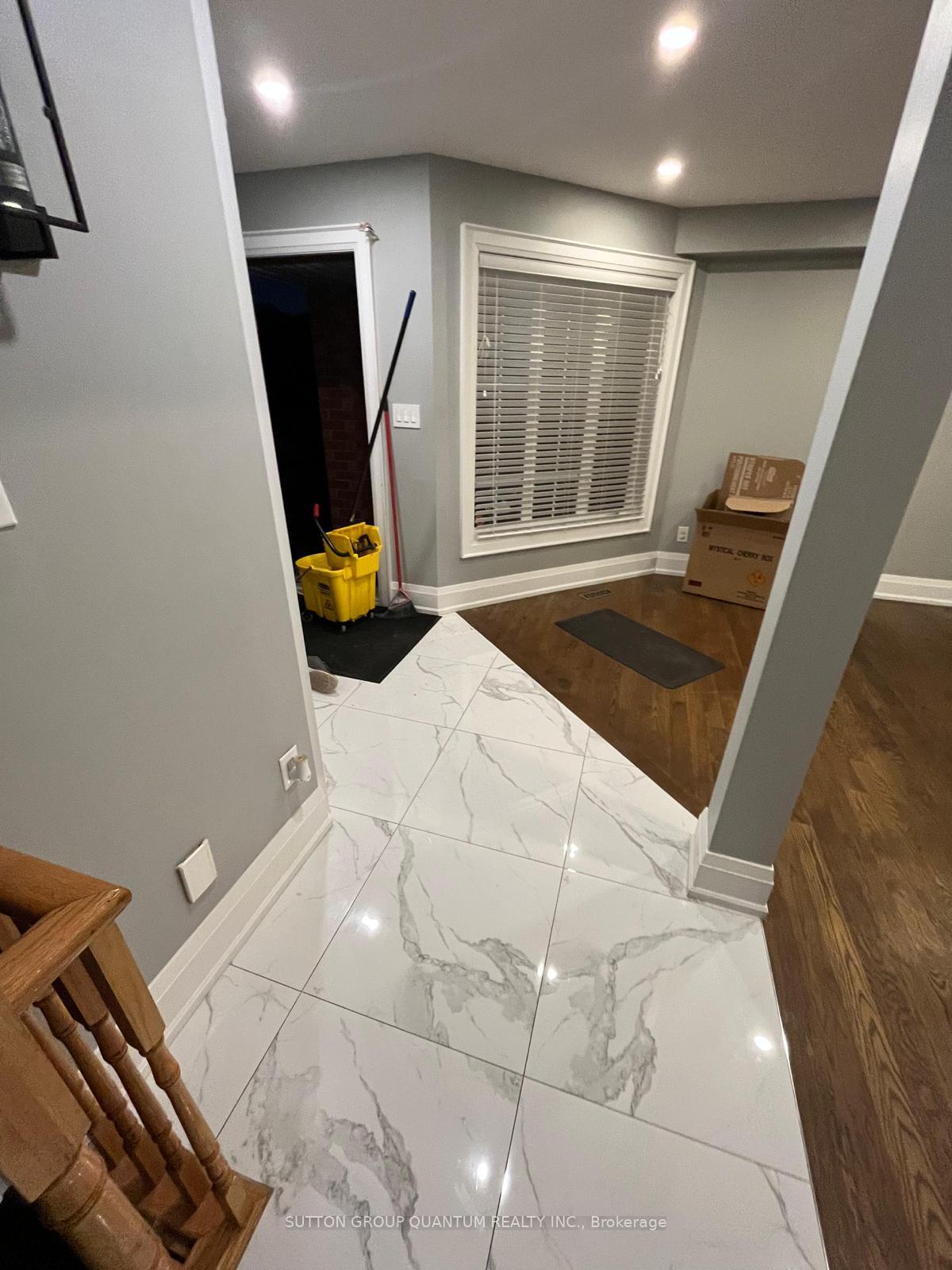 Photo 4 of 135 Mowat Crescent, Halton Hills, Georgetown — HOMEH