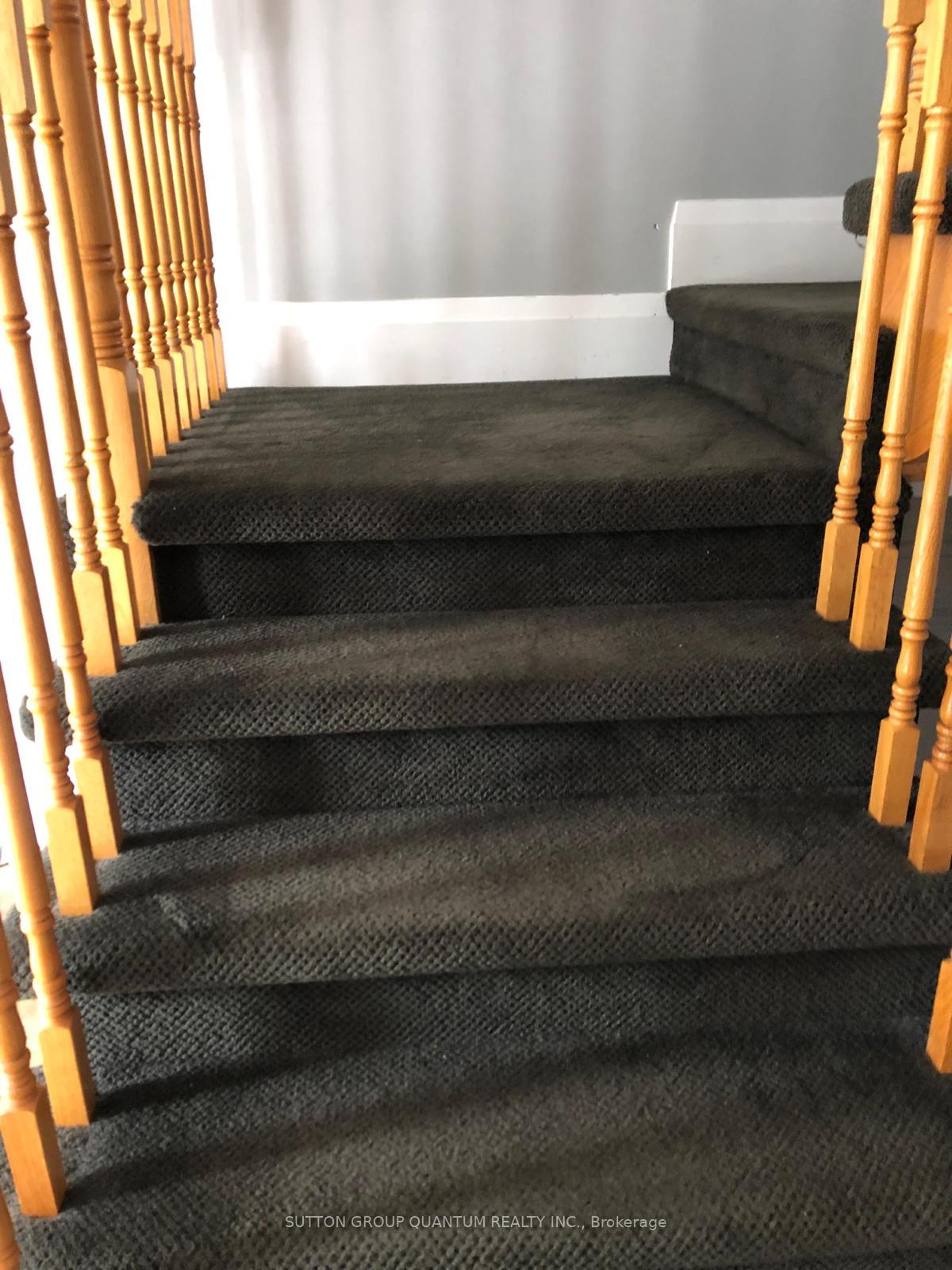 Photo 8 of 135 Mowat Crescent, Halton Hills, Georgetown — HOMEH