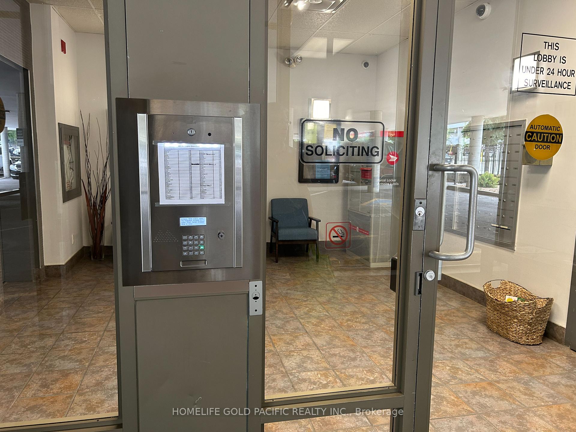 Photo 3 of Unit 310, 160 Wellington Street E, Aurora, Aurora Village — HOMEH
