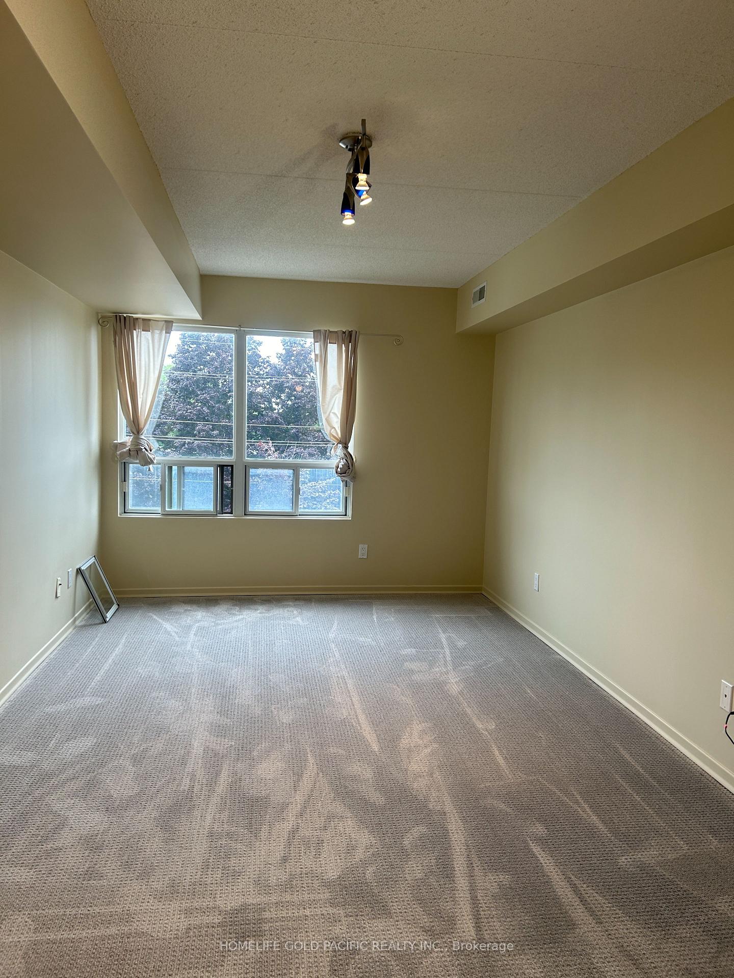 Photo 5 of Unit 310, 160 Wellington Street E, Aurora, Aurora Village — HOMEH