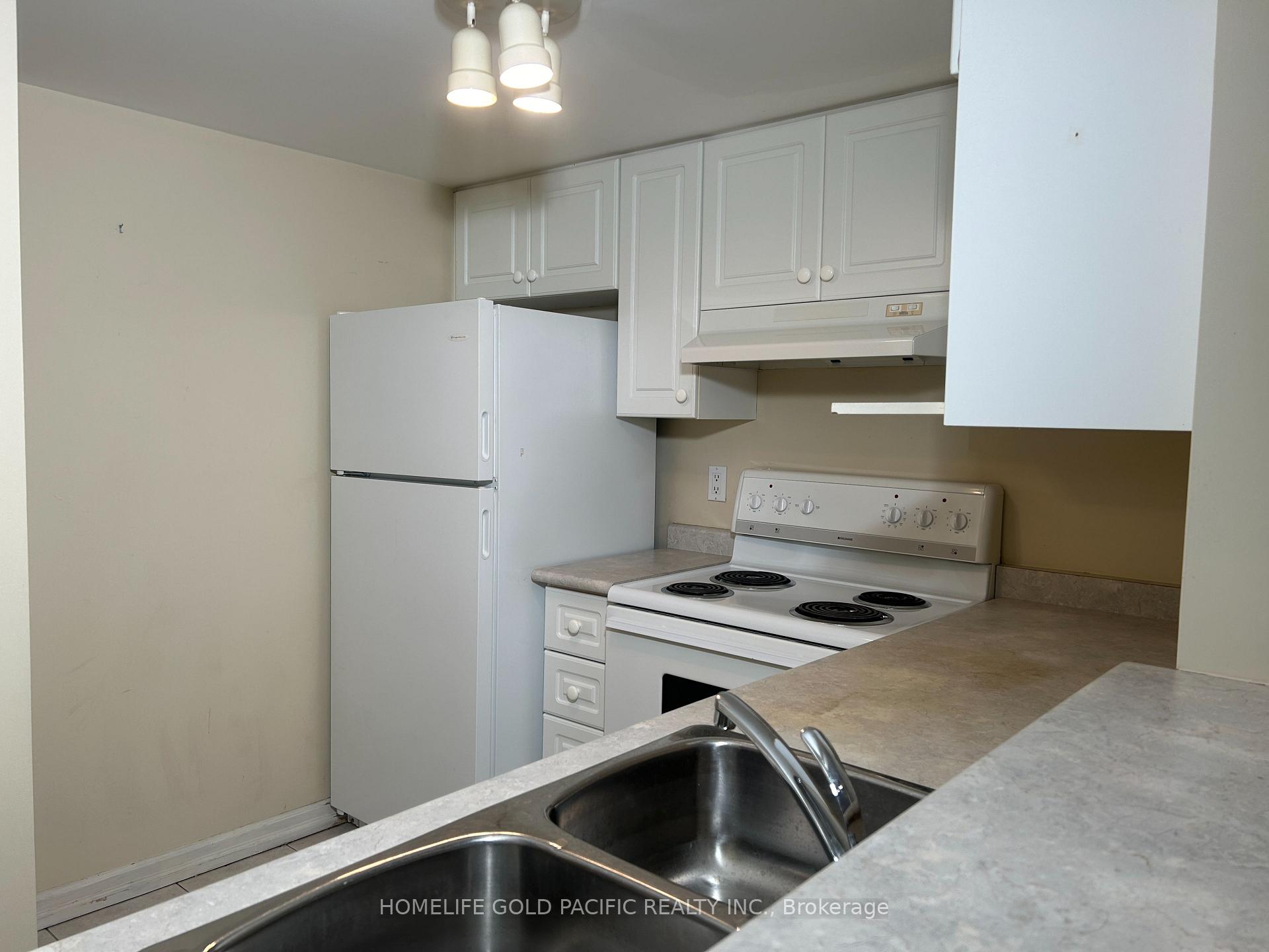 Photo 6 of Unit 310, 160 Wellington Street E, Aurora, Aurora Village — HOMEH