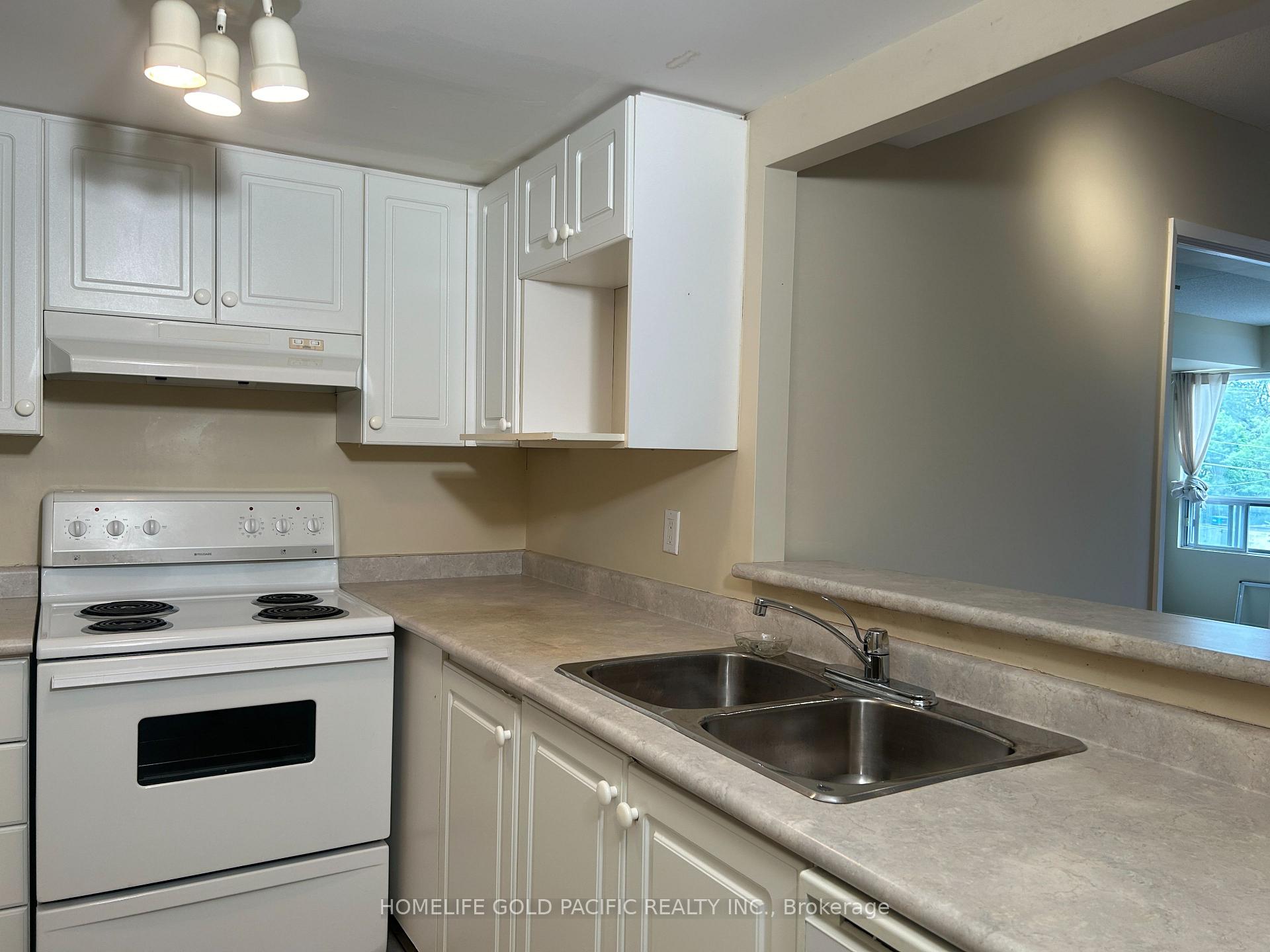 Photo 7 of Unit 310, 160 Wellington Street E, Aurora, Aurora Village — HOMEH