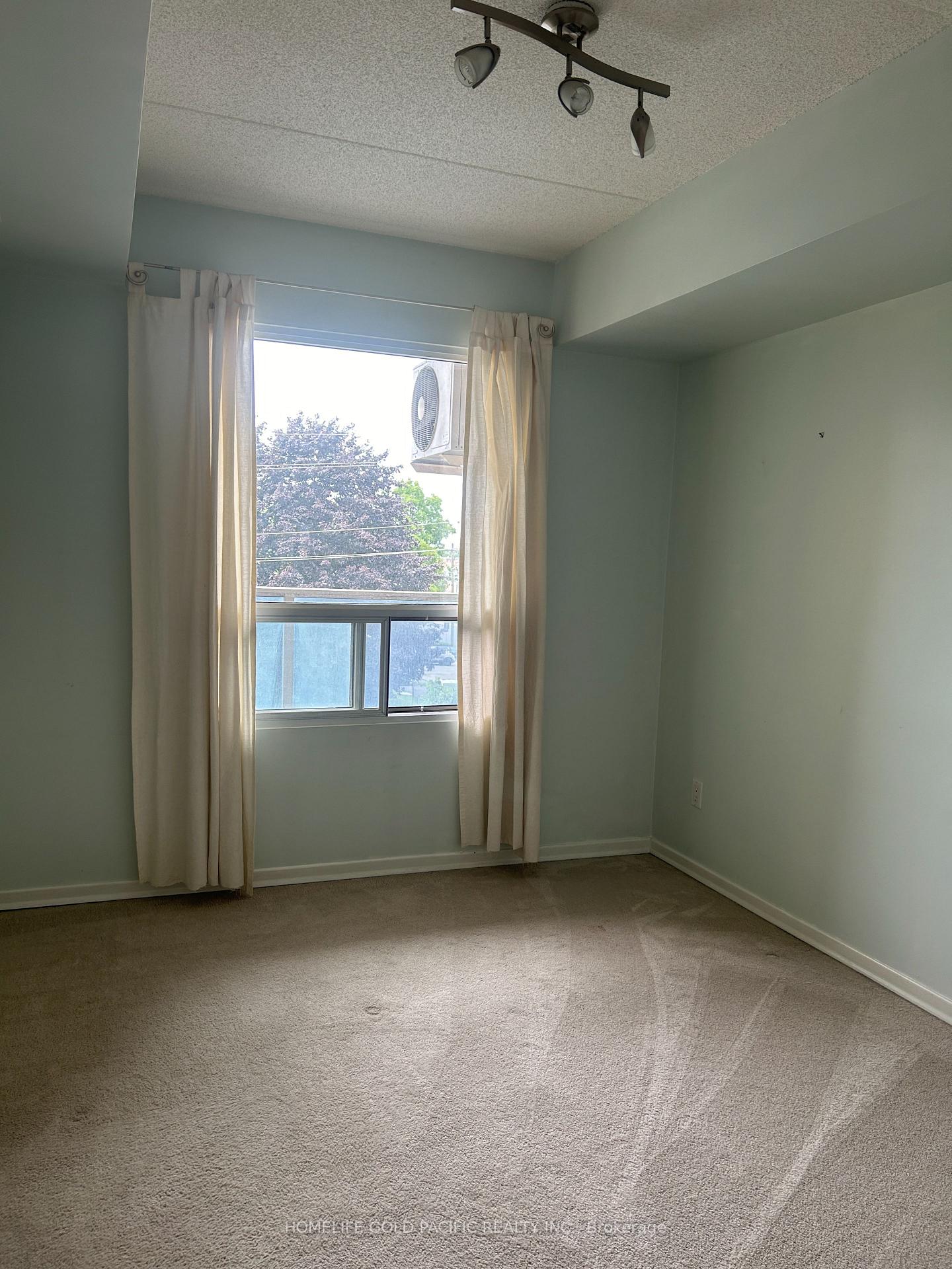 Photo 8 of Unit 310, 160 Wellington Street E, Aurora, Aurora Village — HOMEH