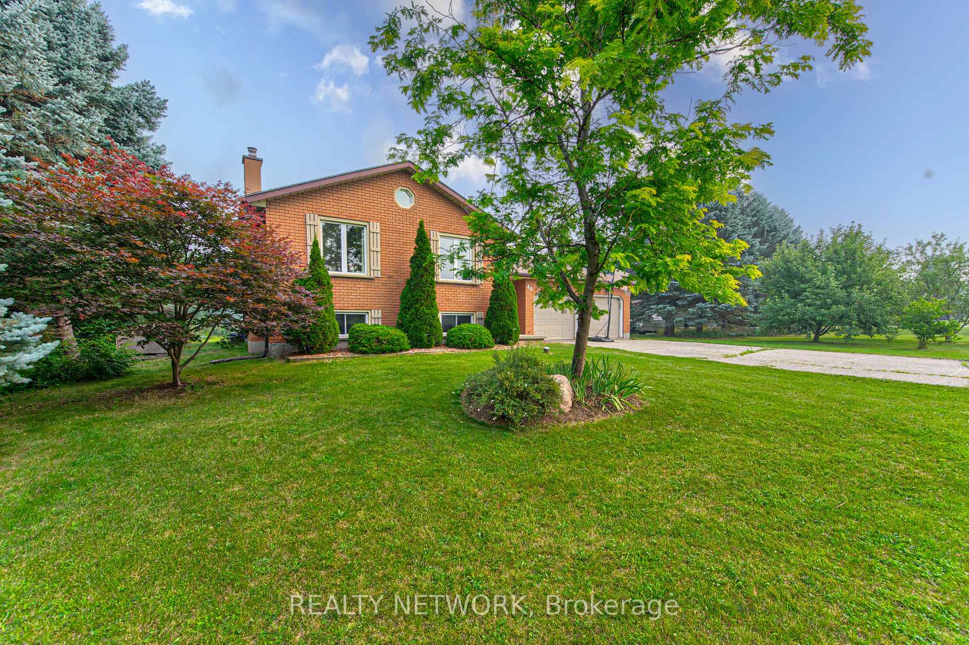 Photo 2 of 40 Peter Street, Brant, Brantford Twp — HOMEH