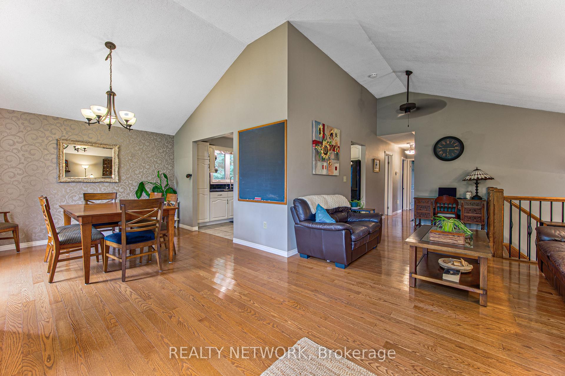 Photo 10 of 40 Peter Street, Brant, Brantford Twp — HOMEH