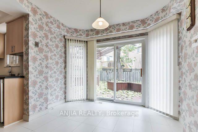 Photo 7 of 11 Berkeley Court, Markham, Unionville — HOMEH