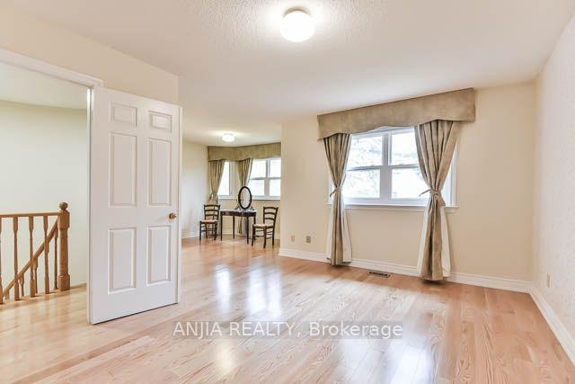 Photo 11 of 11 Berkeley Court, Markham, Unionville — HOMEH