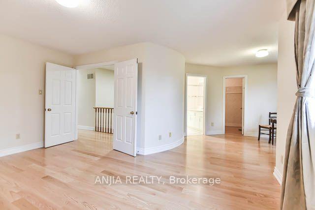 Photo 12 of 11 Berkeley Court, Markham, Unionville — HOMEH