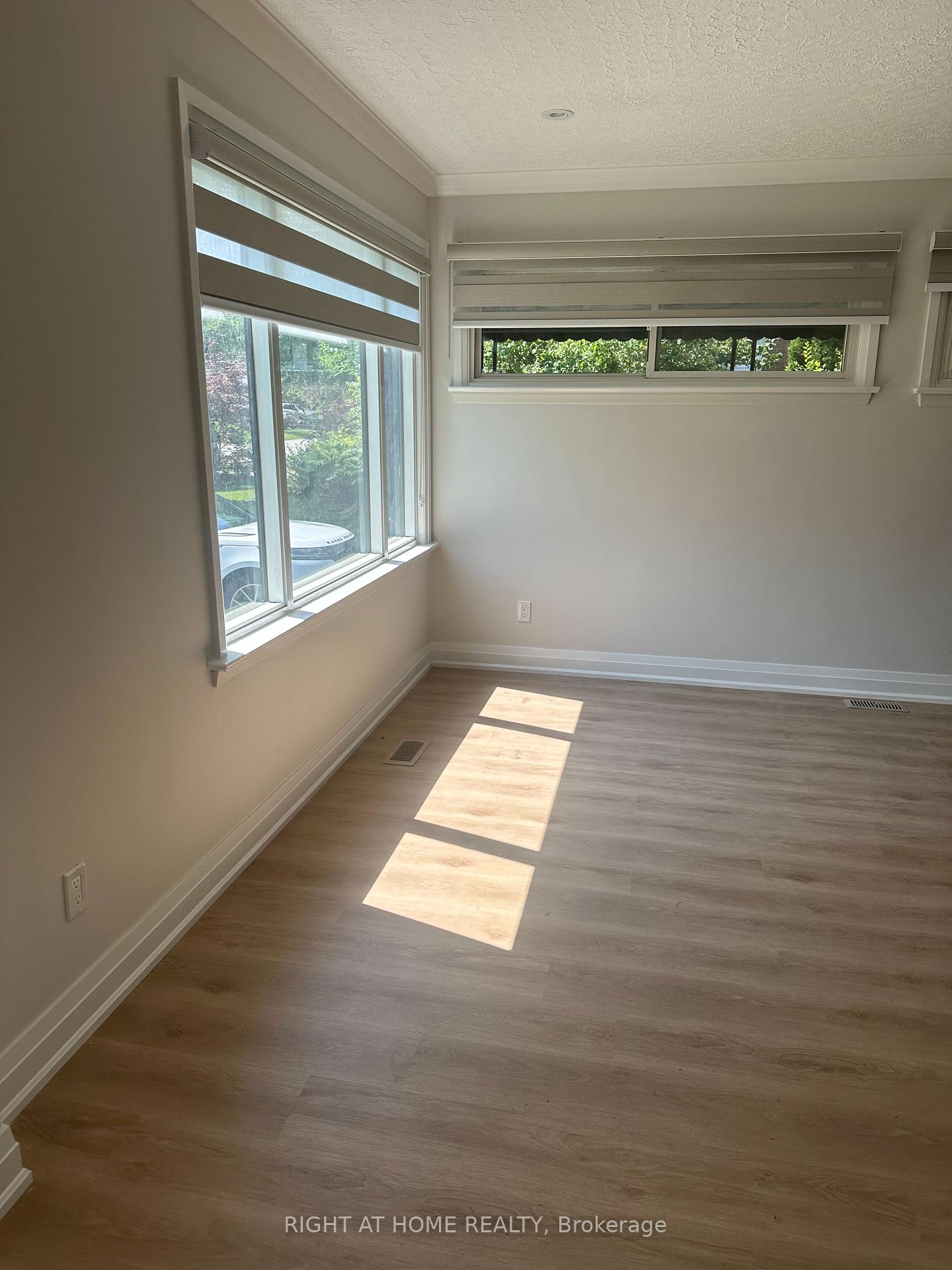 Photo 3 of 1789 Christopher Road, Mississauga, Clarkson — HOMEH
