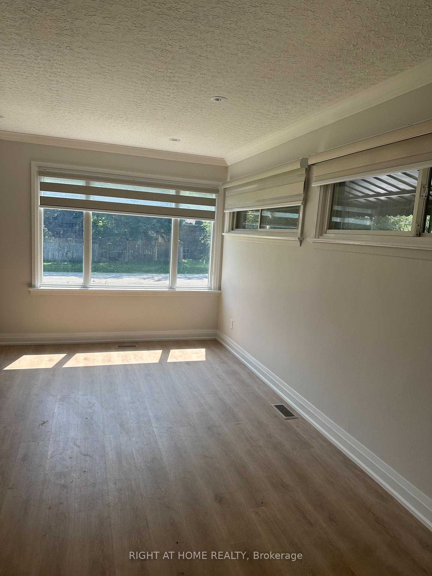 Photo 5 of 1789 Christopher Road, Mississauga, Clarkson — HOMEH