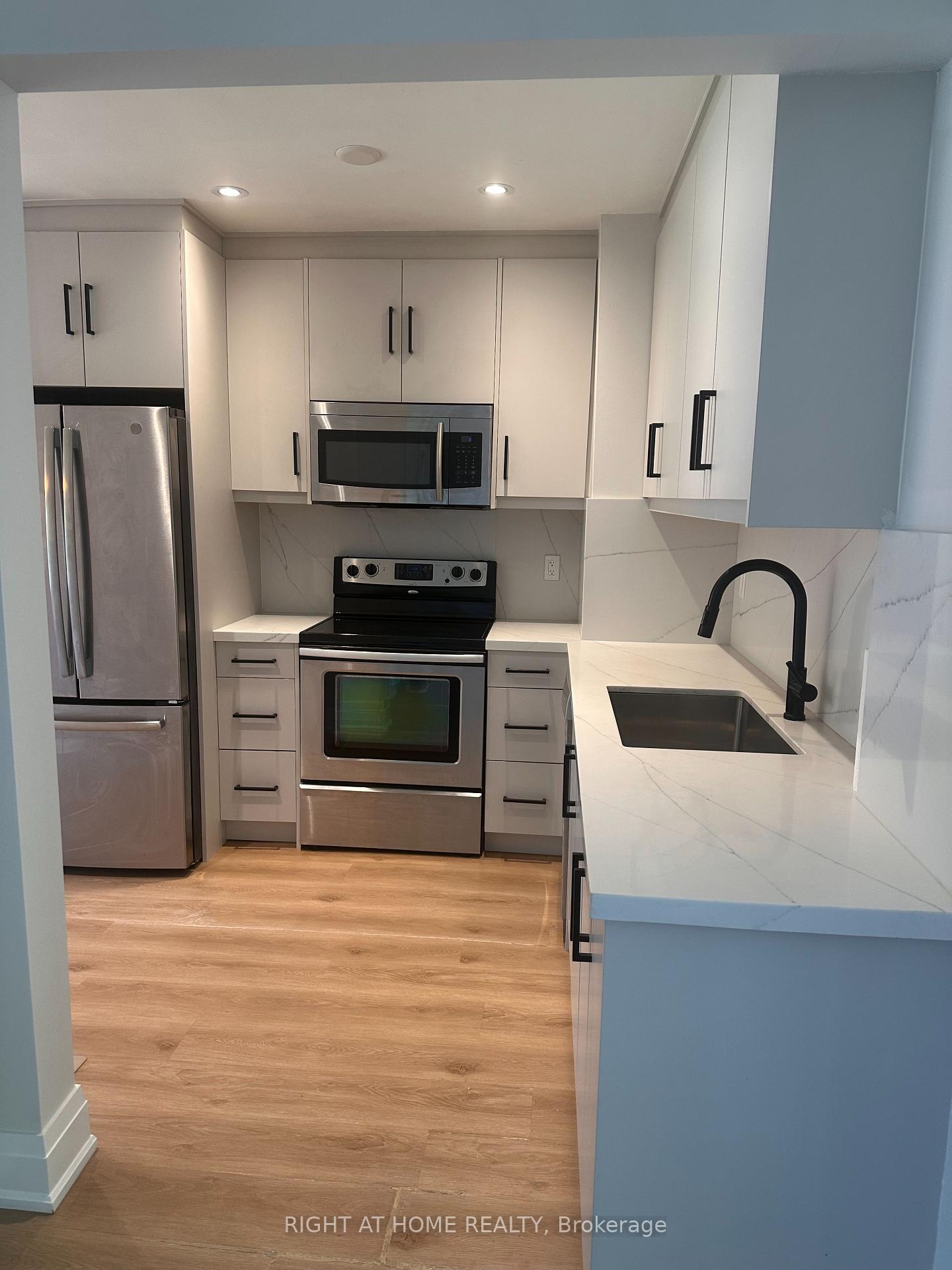 Photo 7 of 1789 Christopher Road, Mississauga, Clarkson — HOMEH