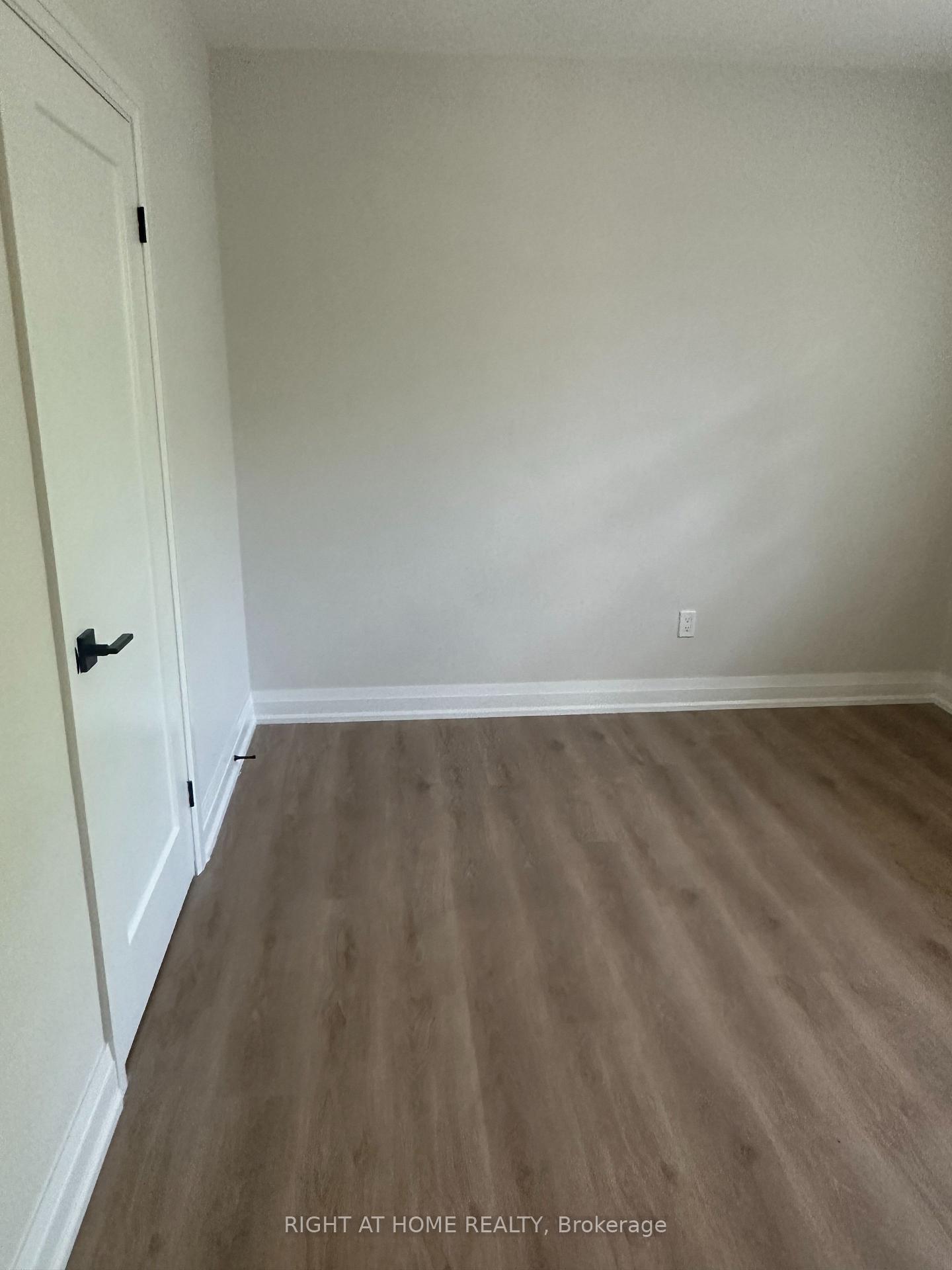 Photo 12 of 1789 Christopher Road, Mississauga, Clarkson — HOMEH
