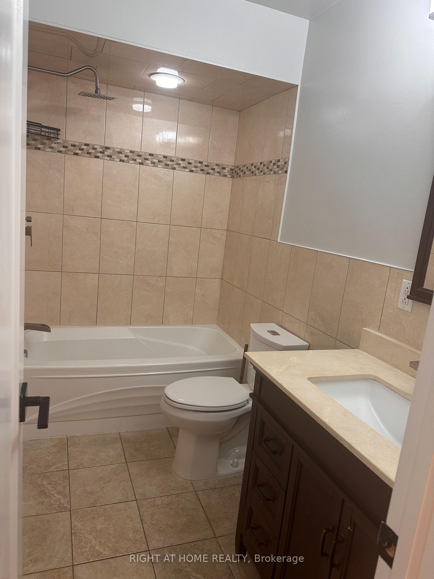 Photo 13 of 1789 Christopher Road, Mississauga, Clarkson — HOMEH