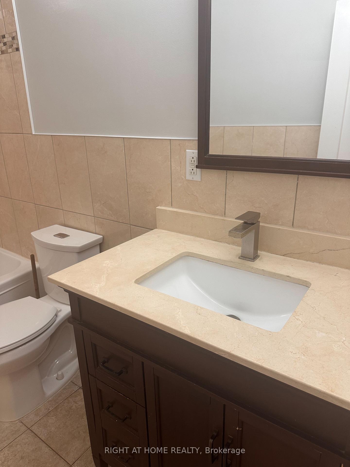Photo 14 of 1789 Christopher Road, Mississauga, Clarkson — HOMEH