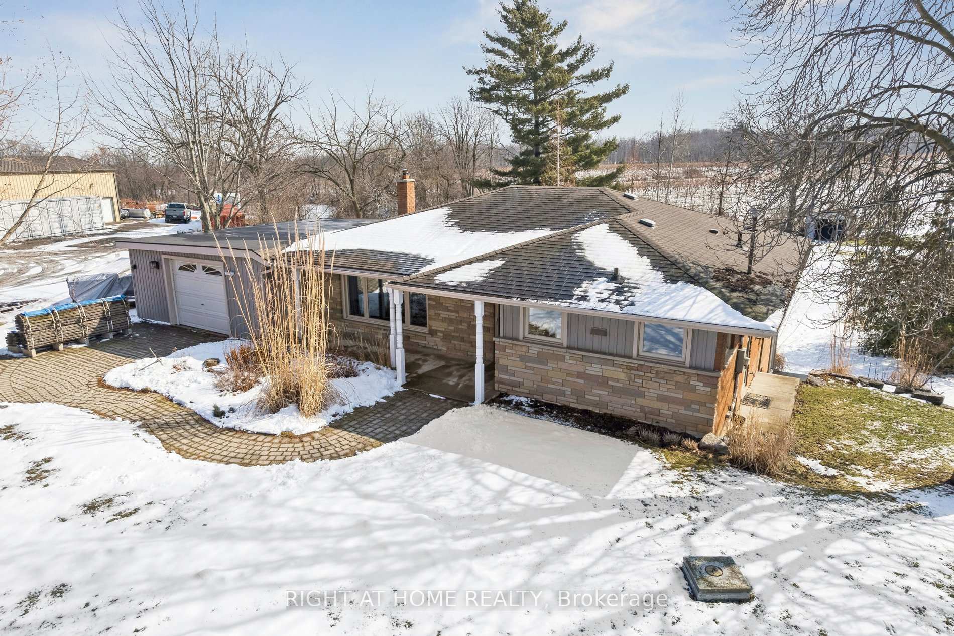 Photo 1 of 4451 Thirty Road, Lincoln, Beamsville — HOMEH