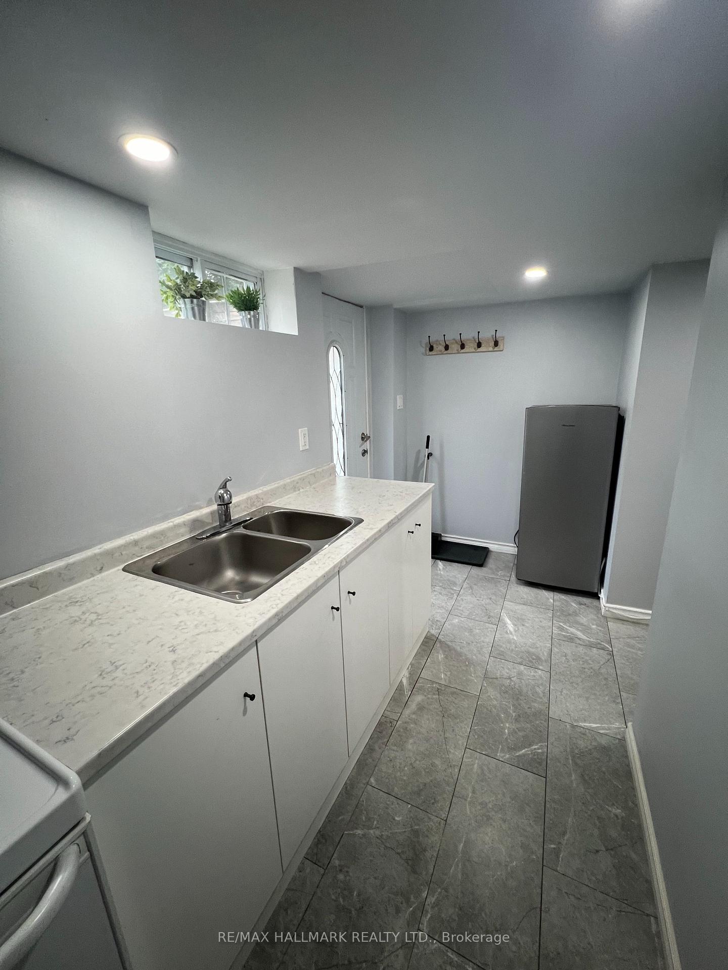 Photo 4 of Unit #Basement, 102 Barton Avenue, Toronto, The Annex — HOMEH